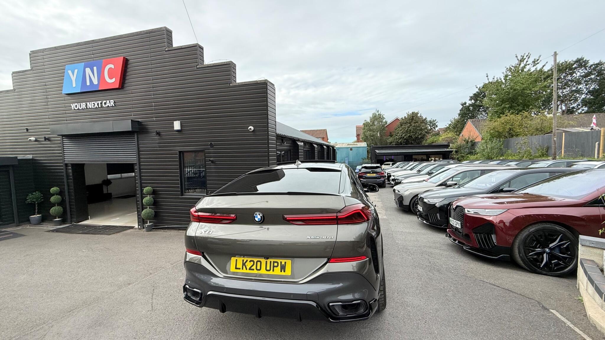 BMW X6 view 2
