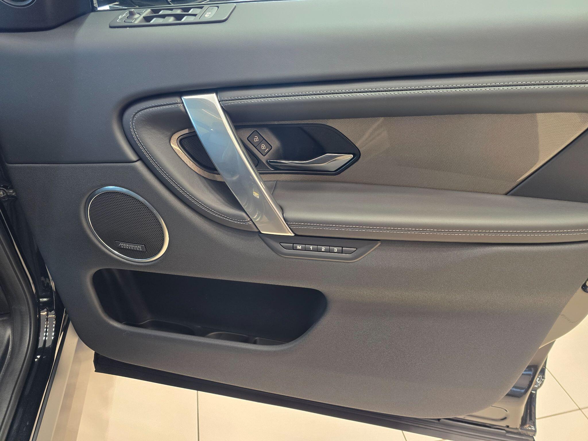 Land Rover Discovery Sport view 26