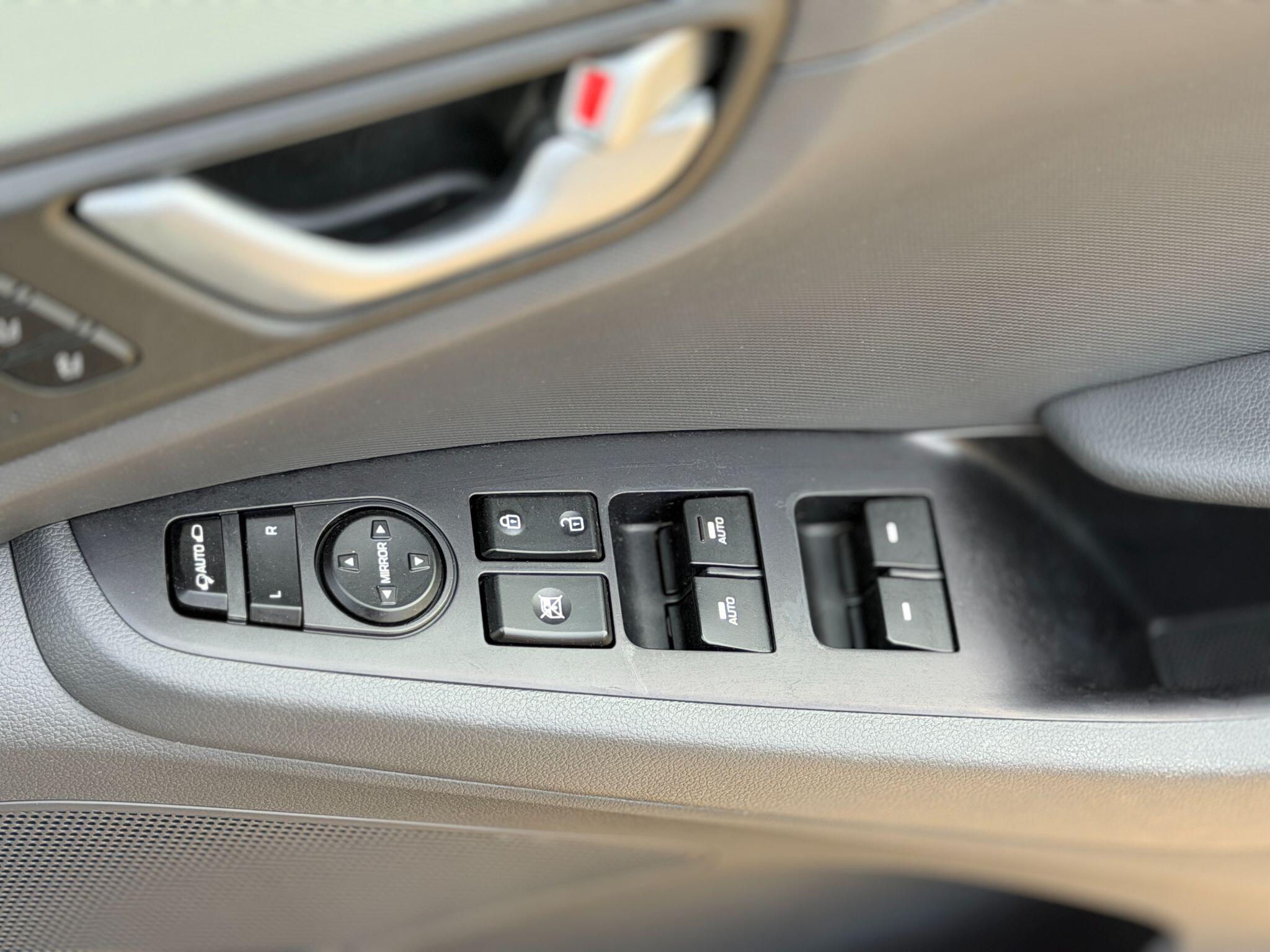 Hyundai Ioniq view 36