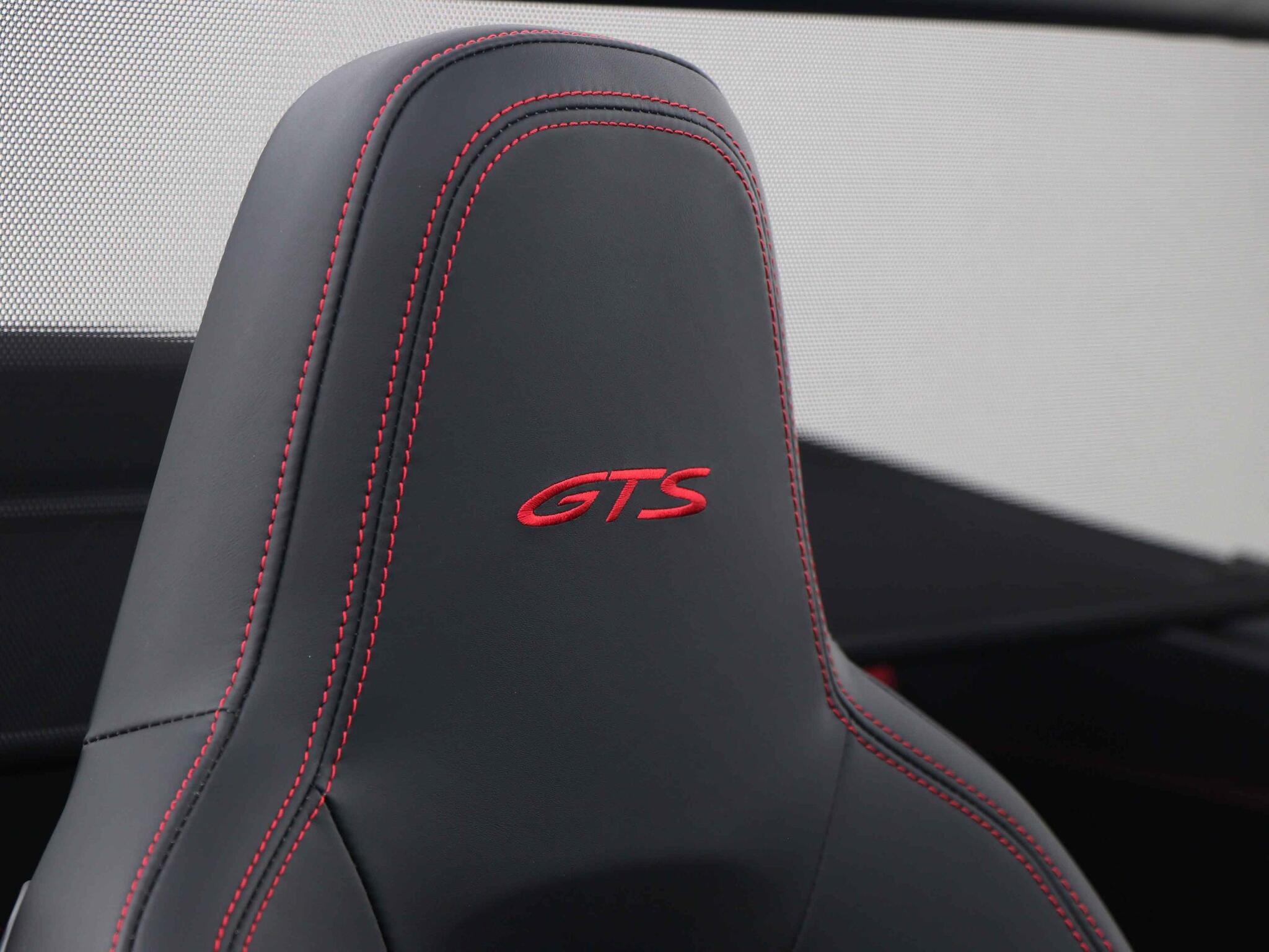 Porsche 911 view 36