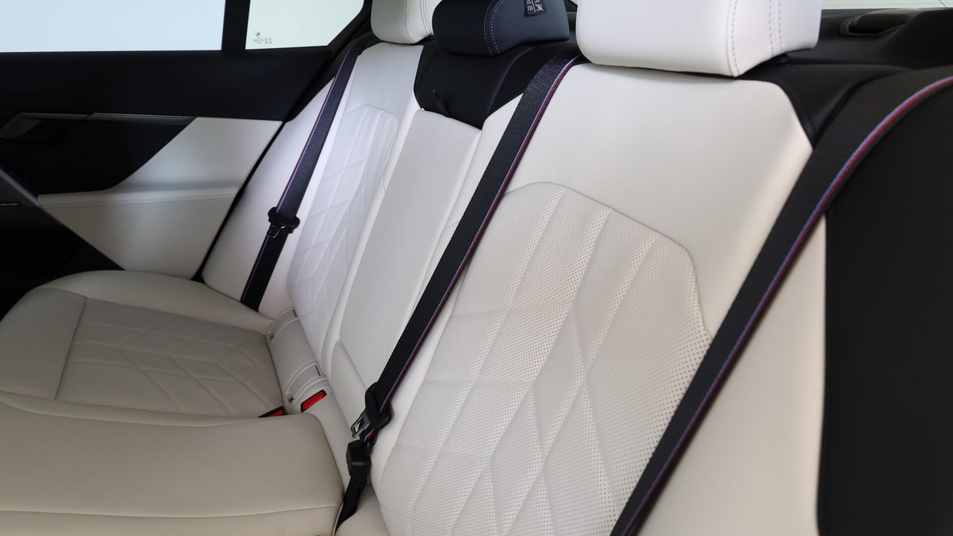 BMW 5 Series view 12