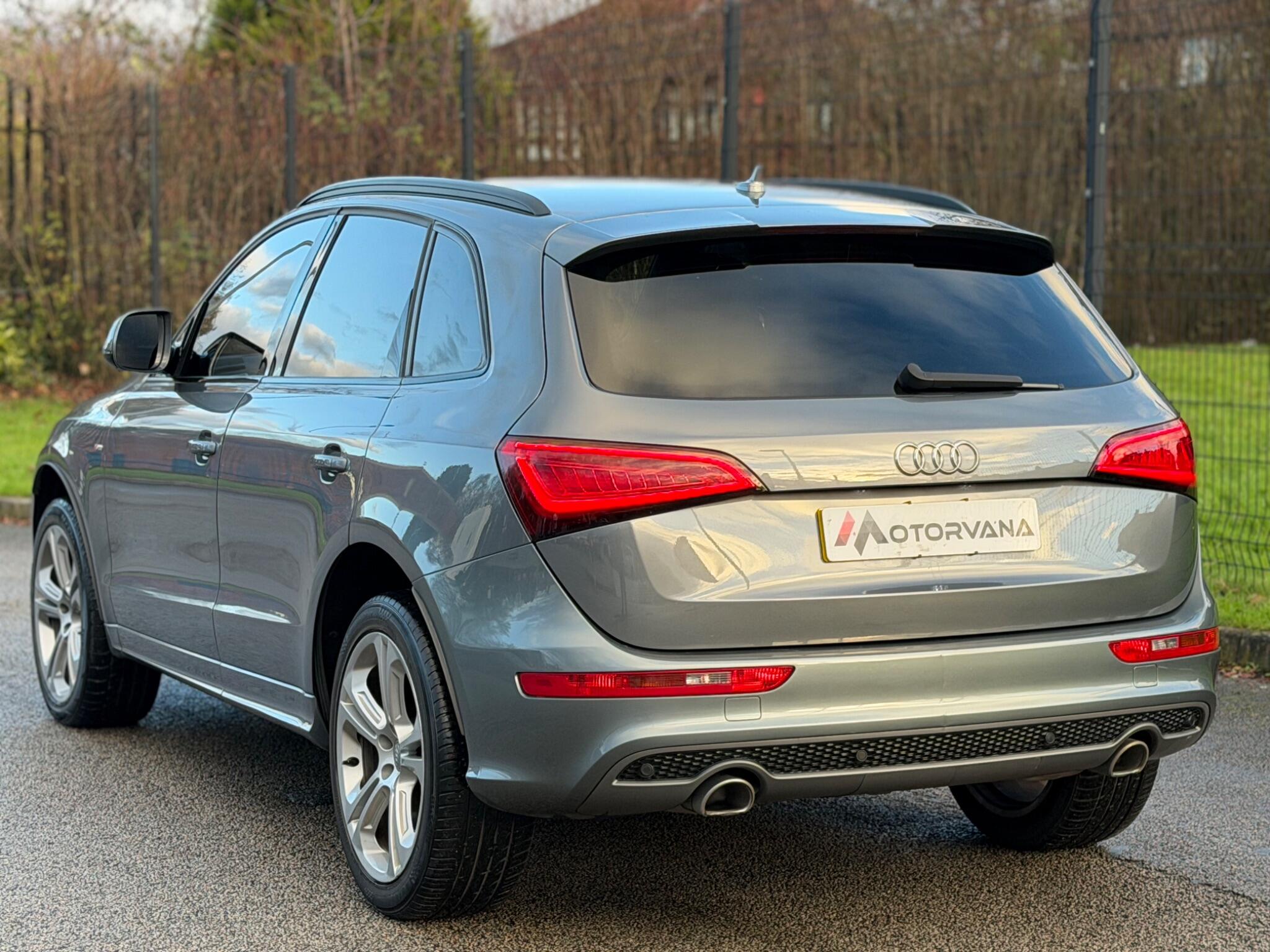 Audi Q5 view 4