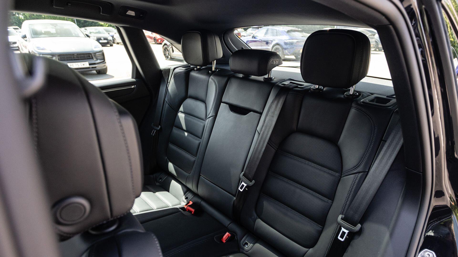 Porsche Macan view 15