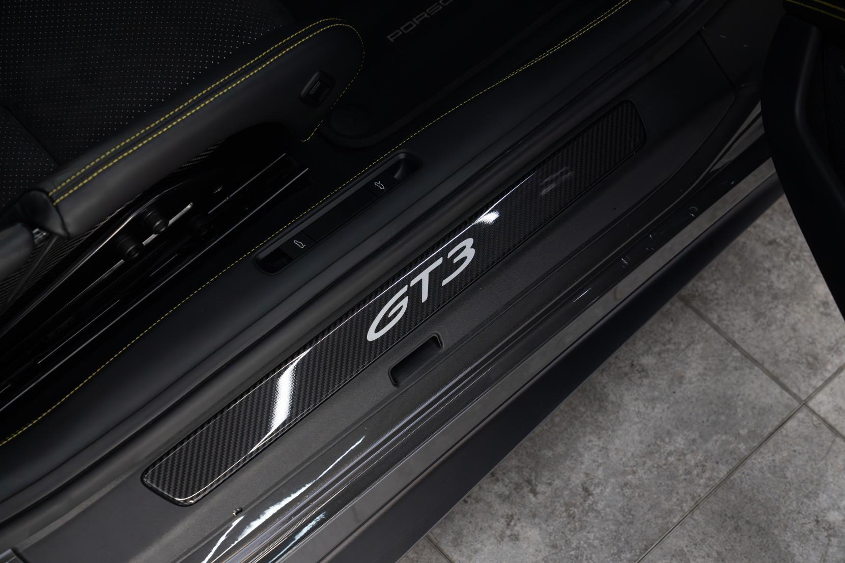 Porsche 911 view 28