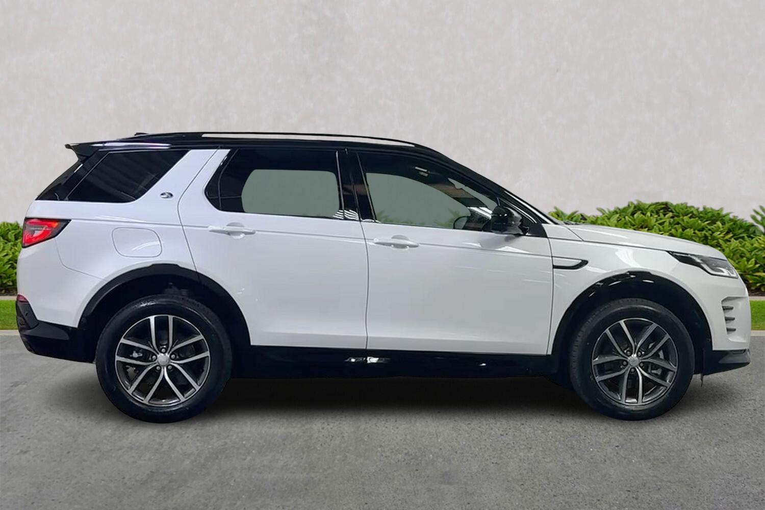Land Rover Discovery Sport view 3