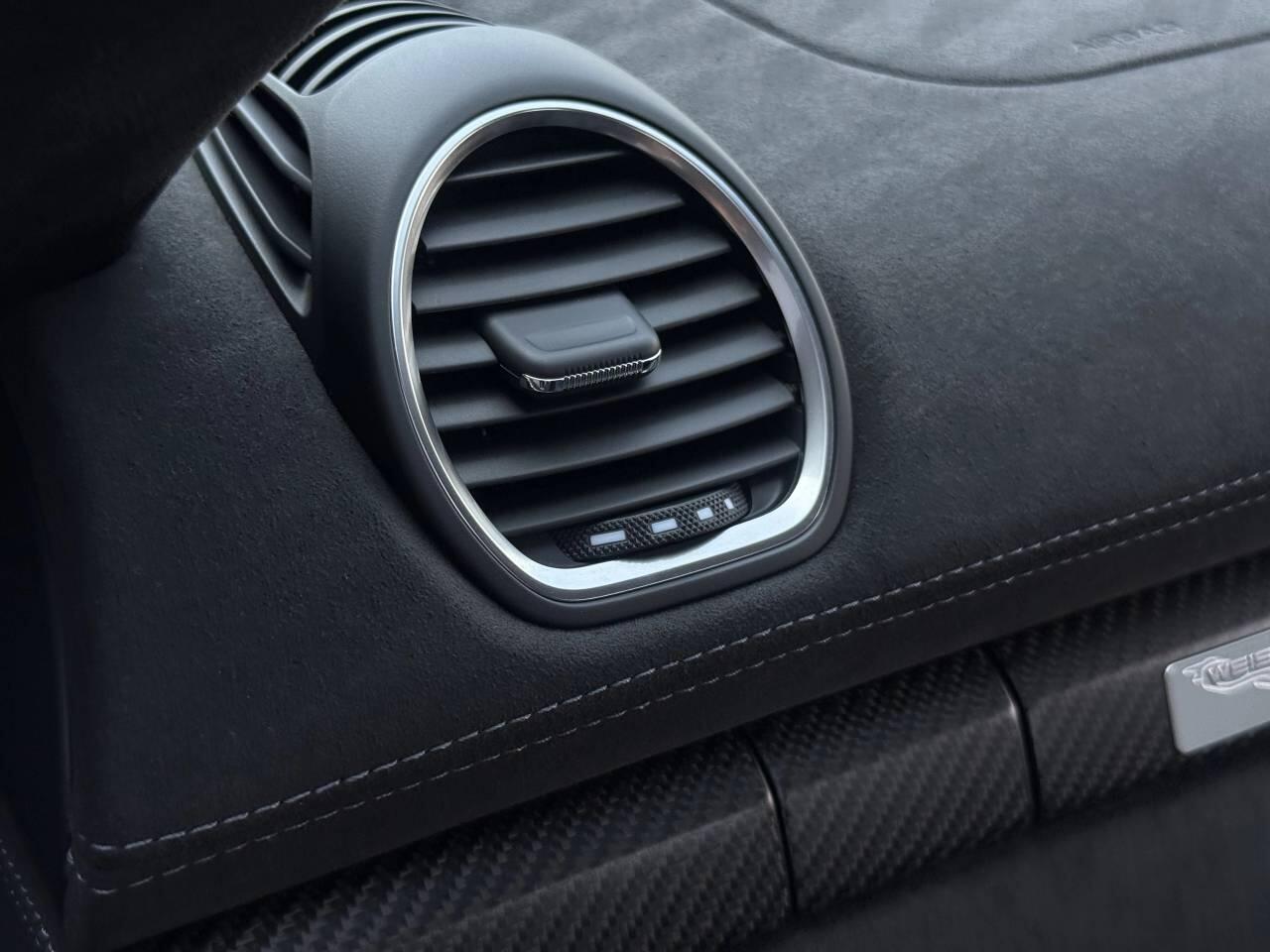 Porsche Cayman view 41