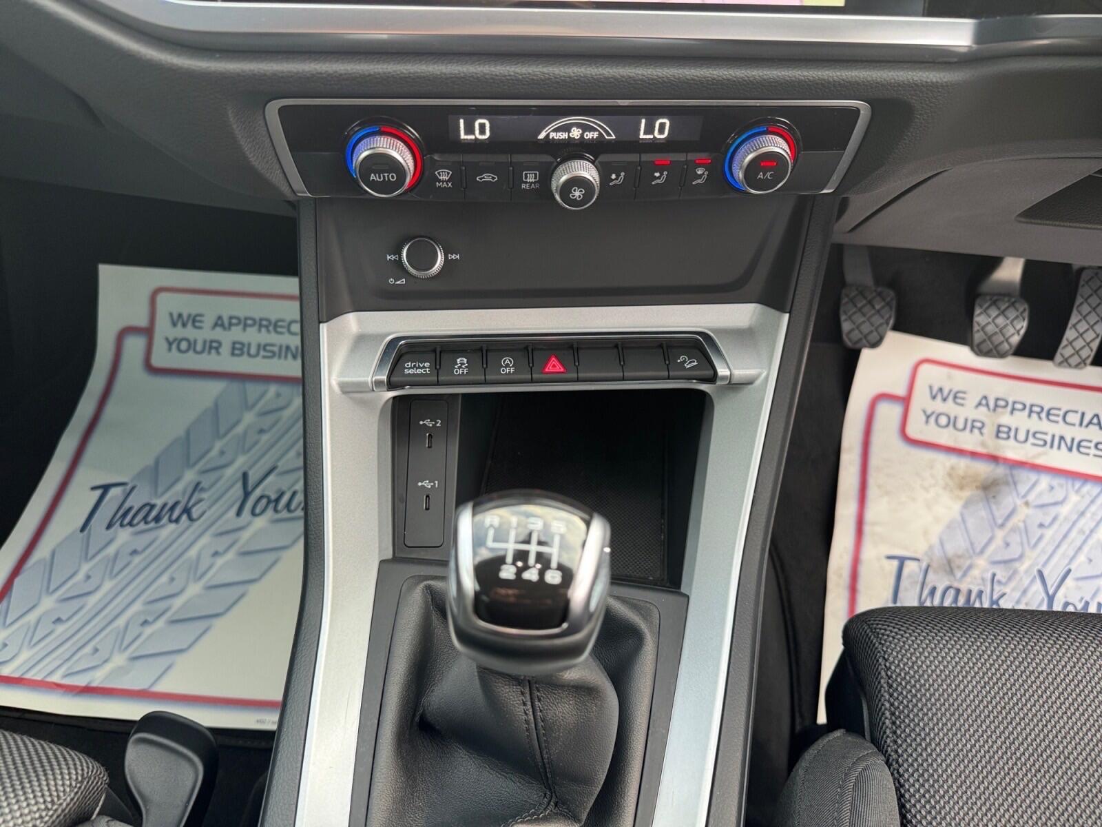 Audi Q3 view 12
