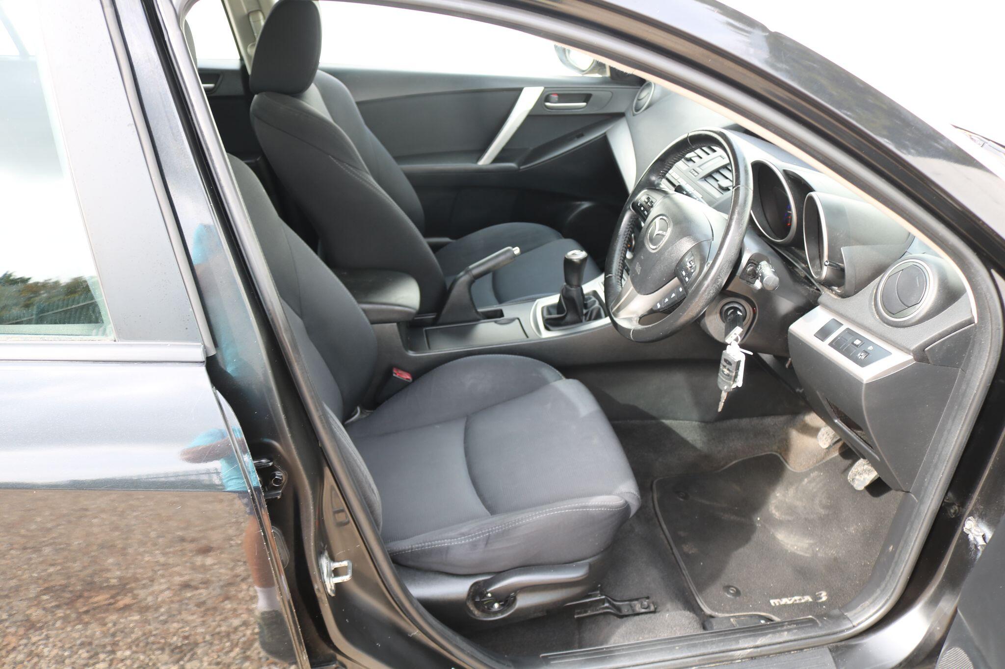 Mazda Mazda3 view 18