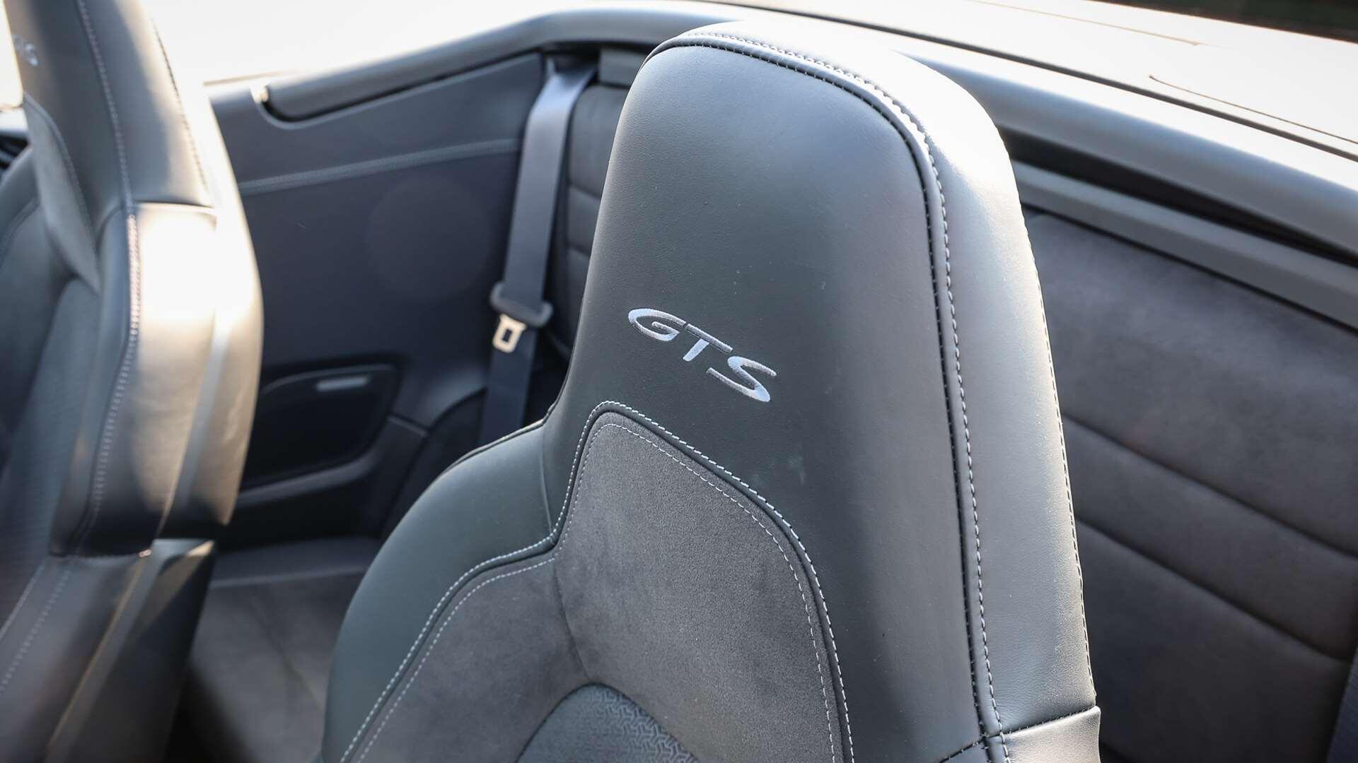 Porsche 911 view 18