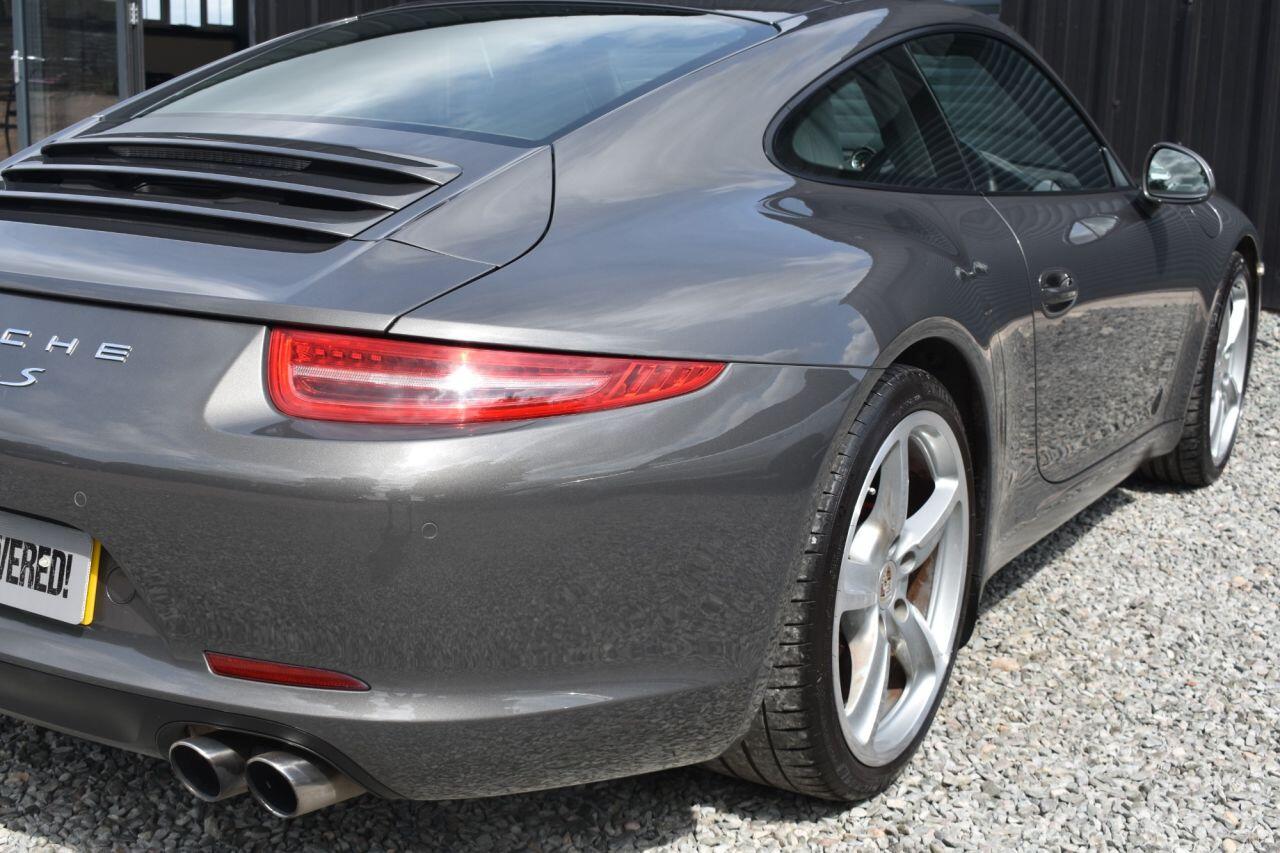 Porsche 911 view 25