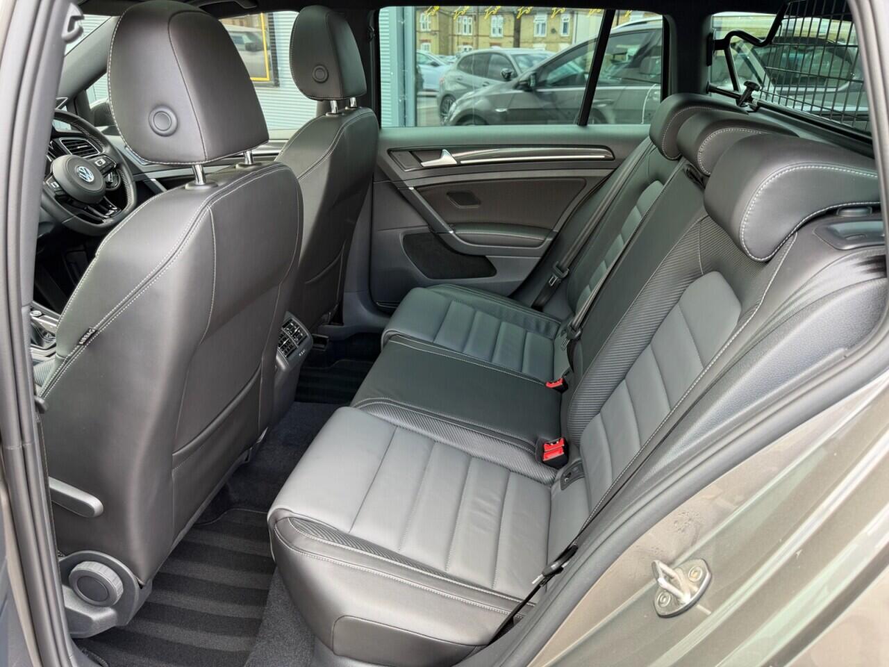 Volkswagen Golf view 17