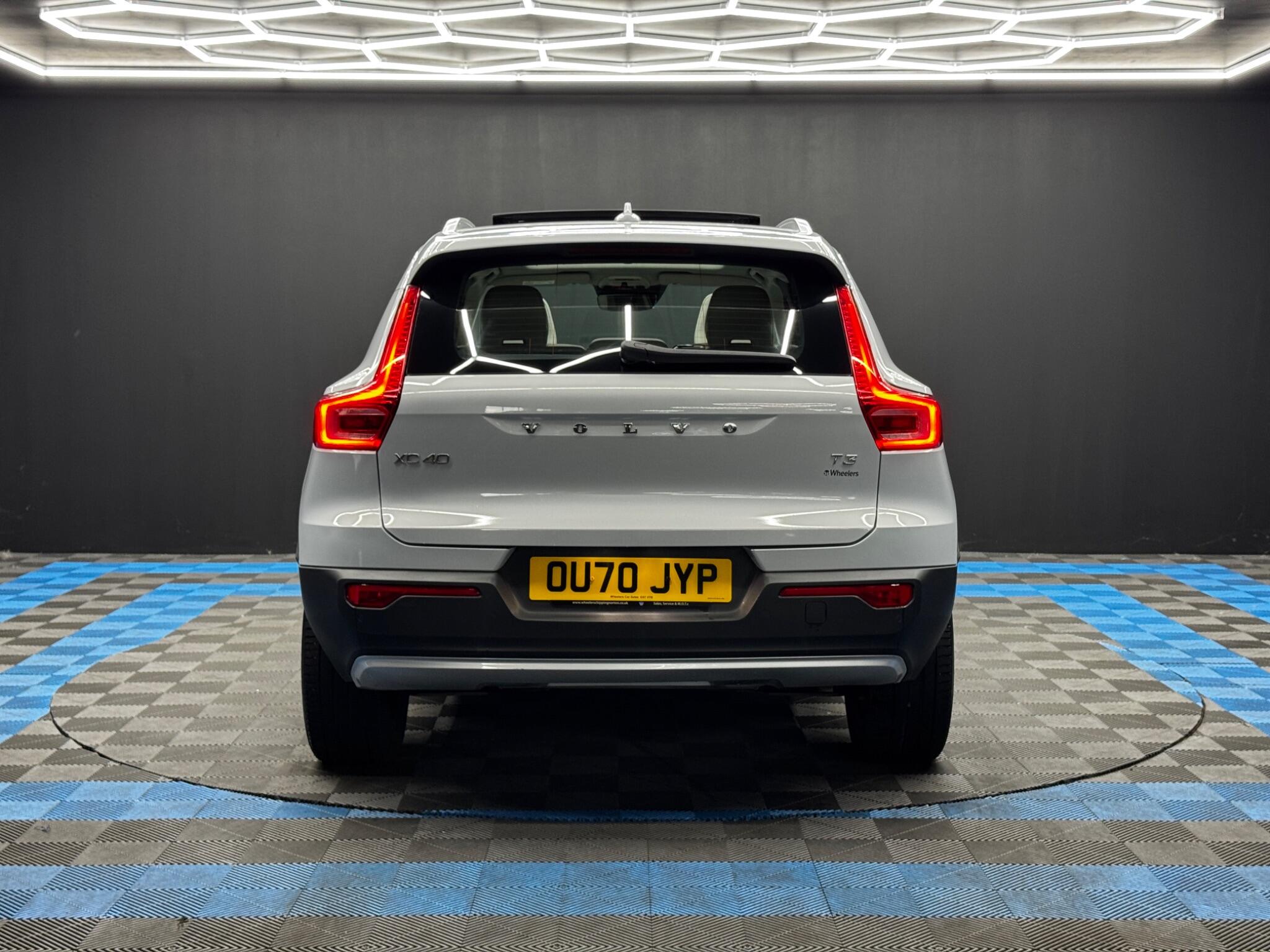 Volvo XC40 view 6