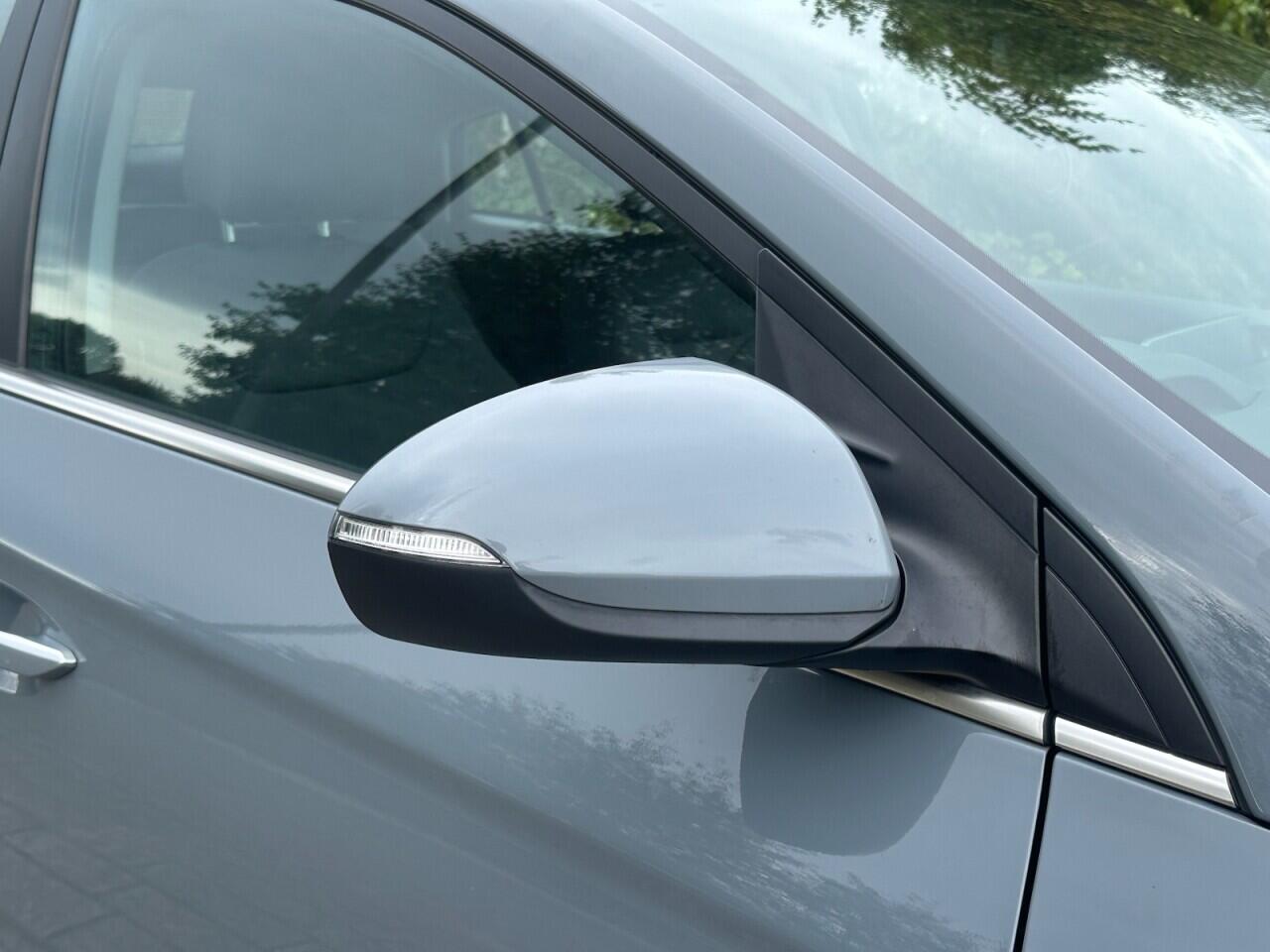 Hyundai Ioniq view 13
