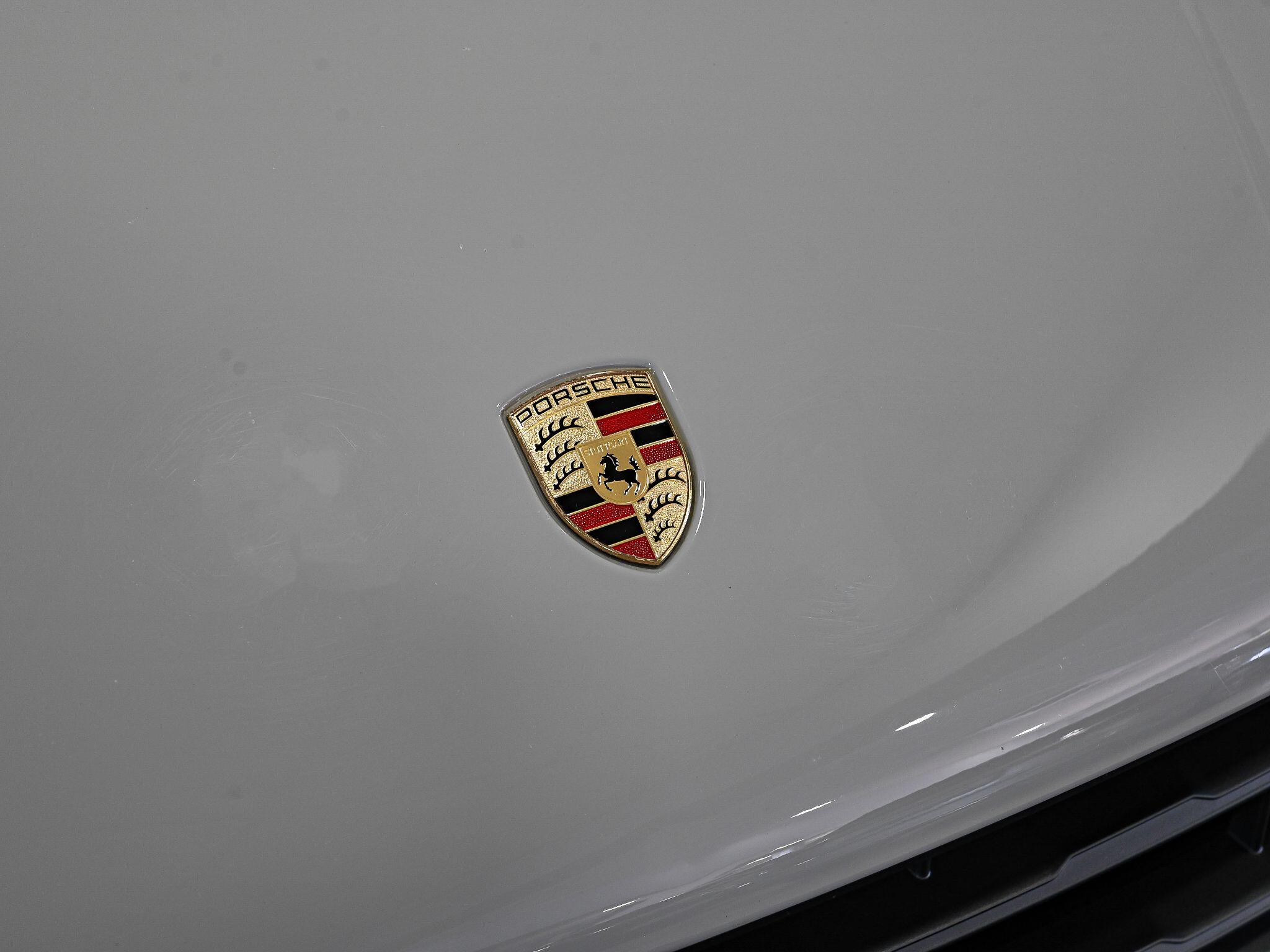 Porsche Macan view 20