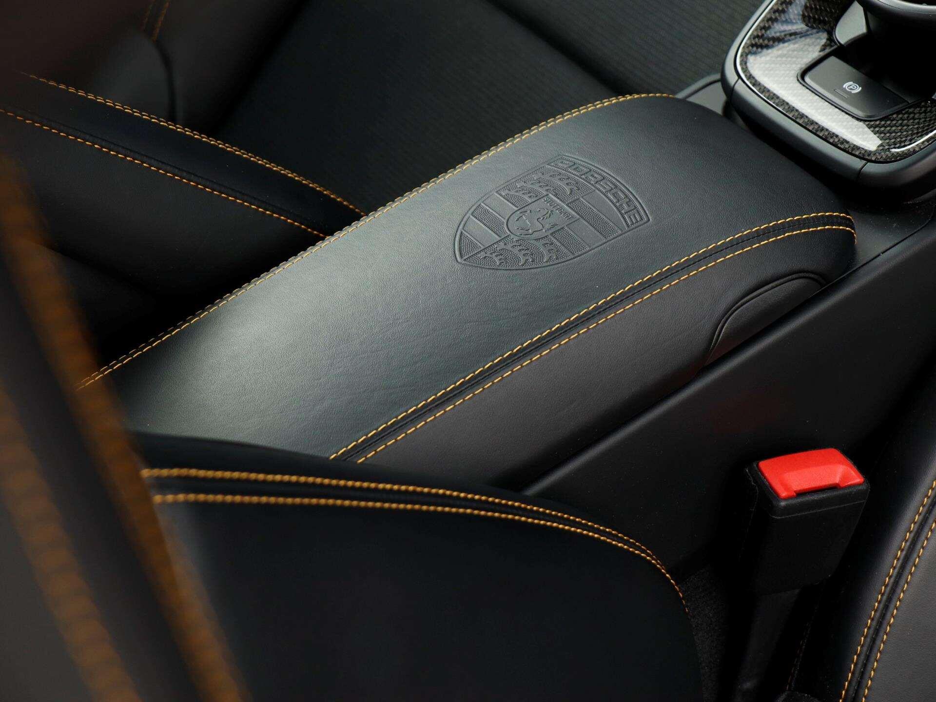 Porsche 911 view 24