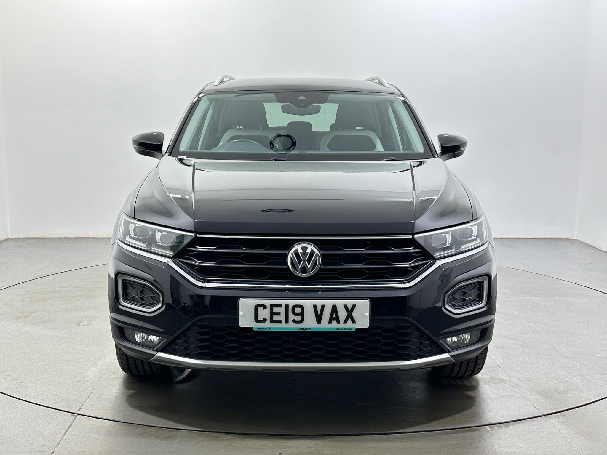 Volkswagen T-Roc view 3
