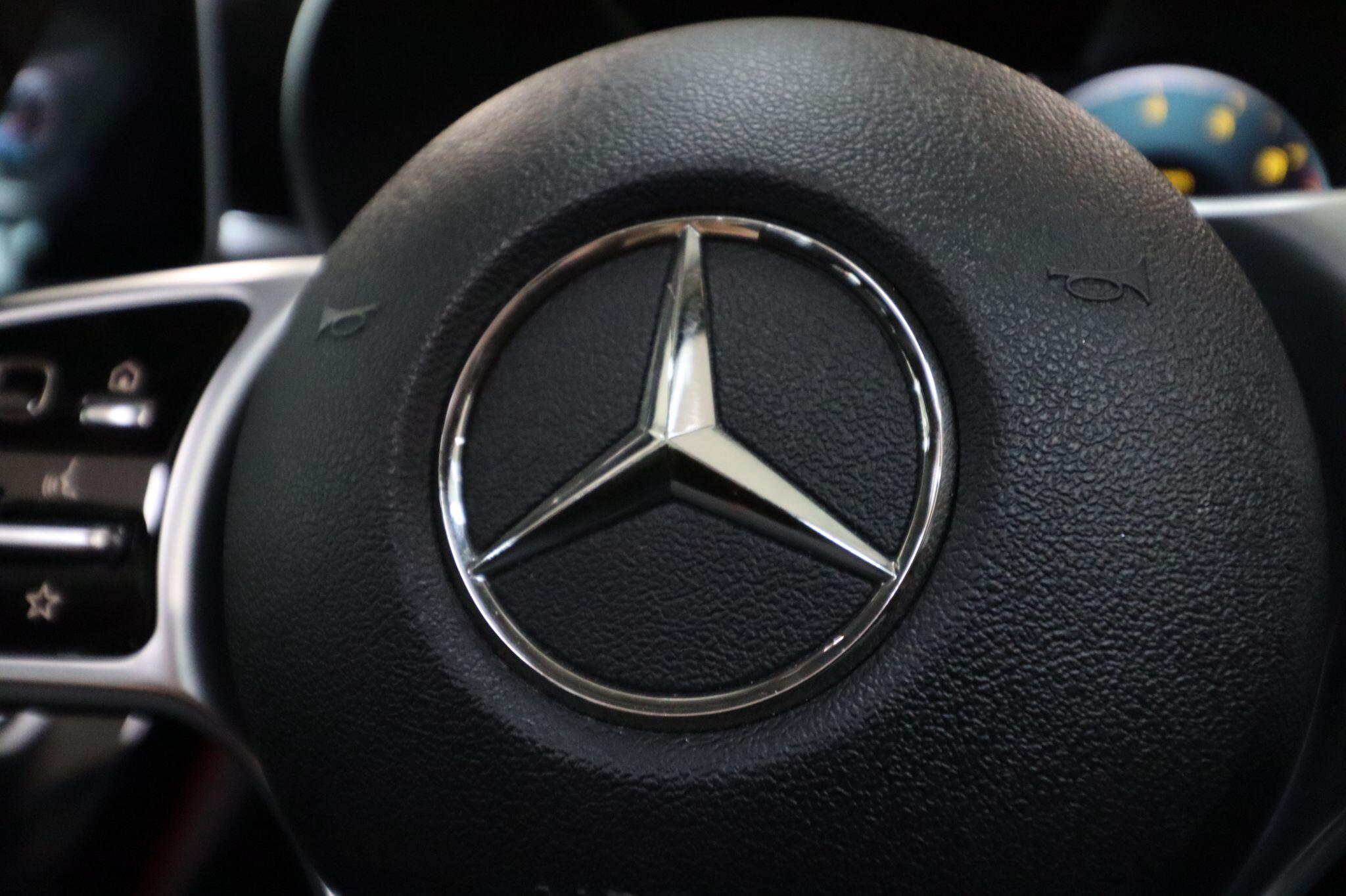Mercedes-Benz C Class view 44