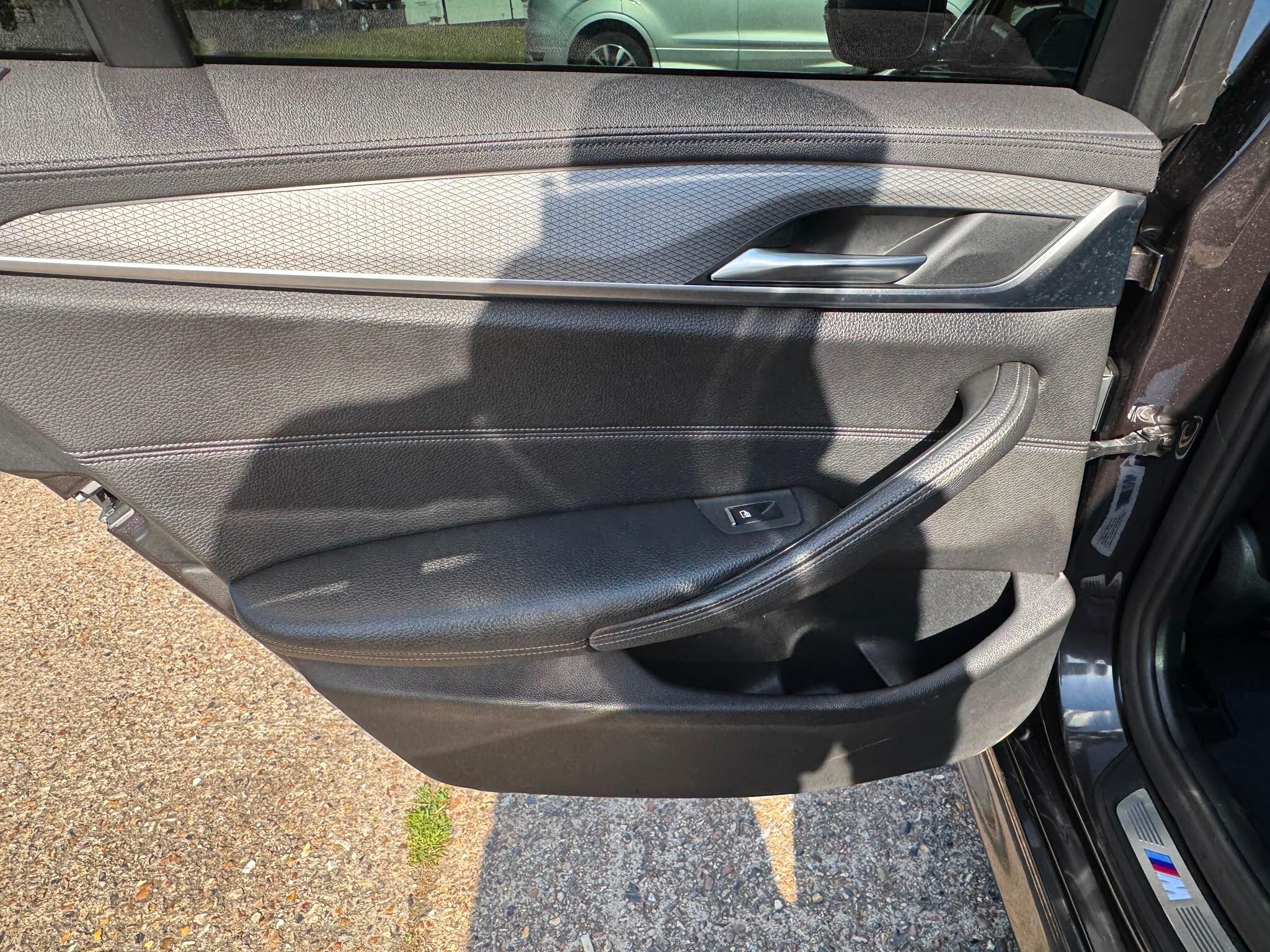 BMW 5 Series view 28