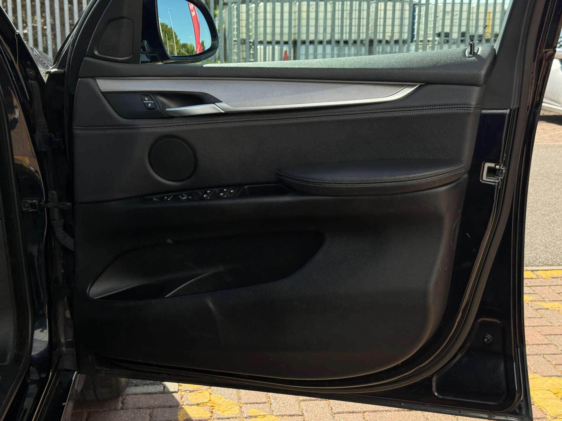 BMW X5 view 20