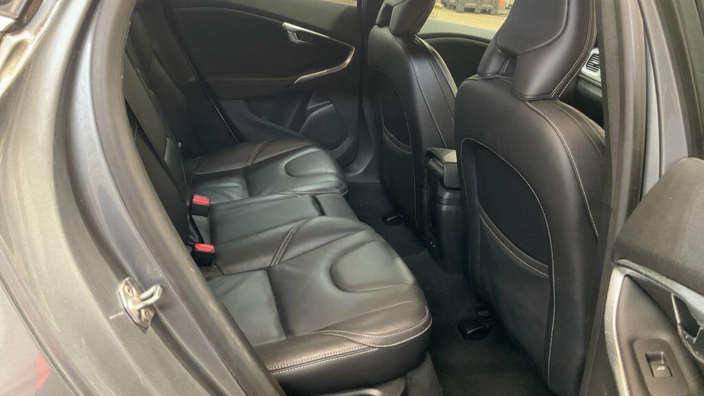 Volvo V40 view 3