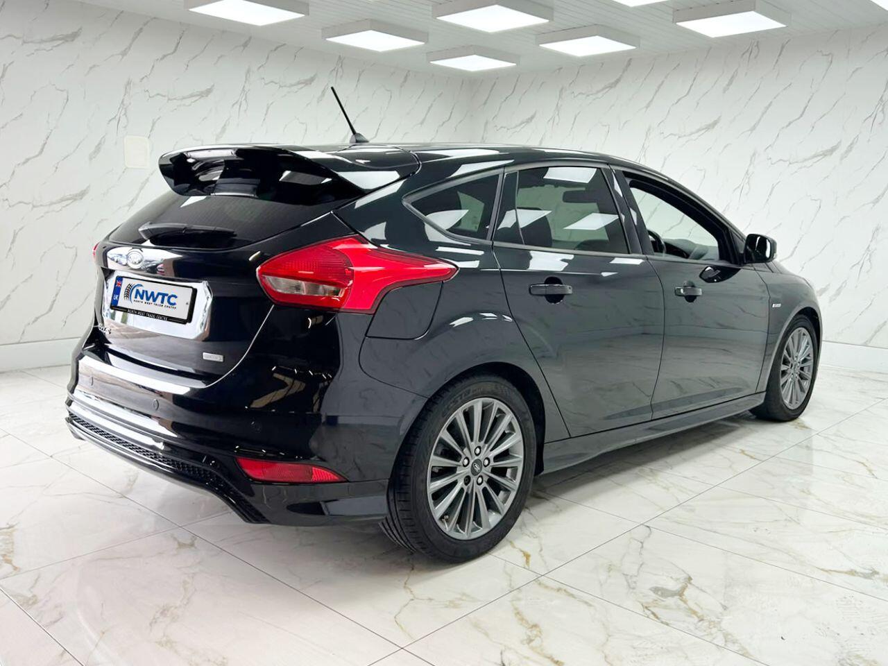 Ford Focus view 12