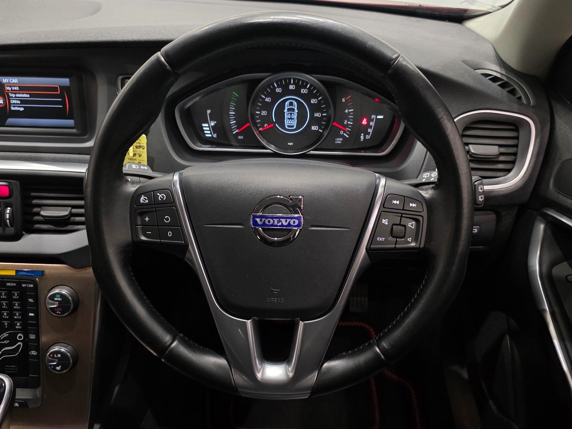 Volvo V40 Cross Country view 24