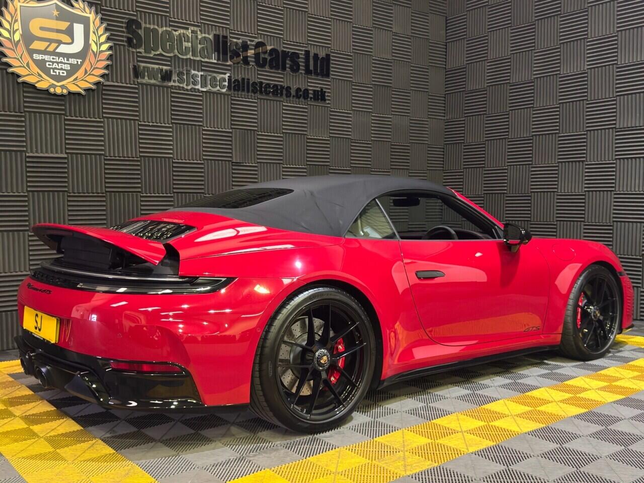 Porsche 911 view 4