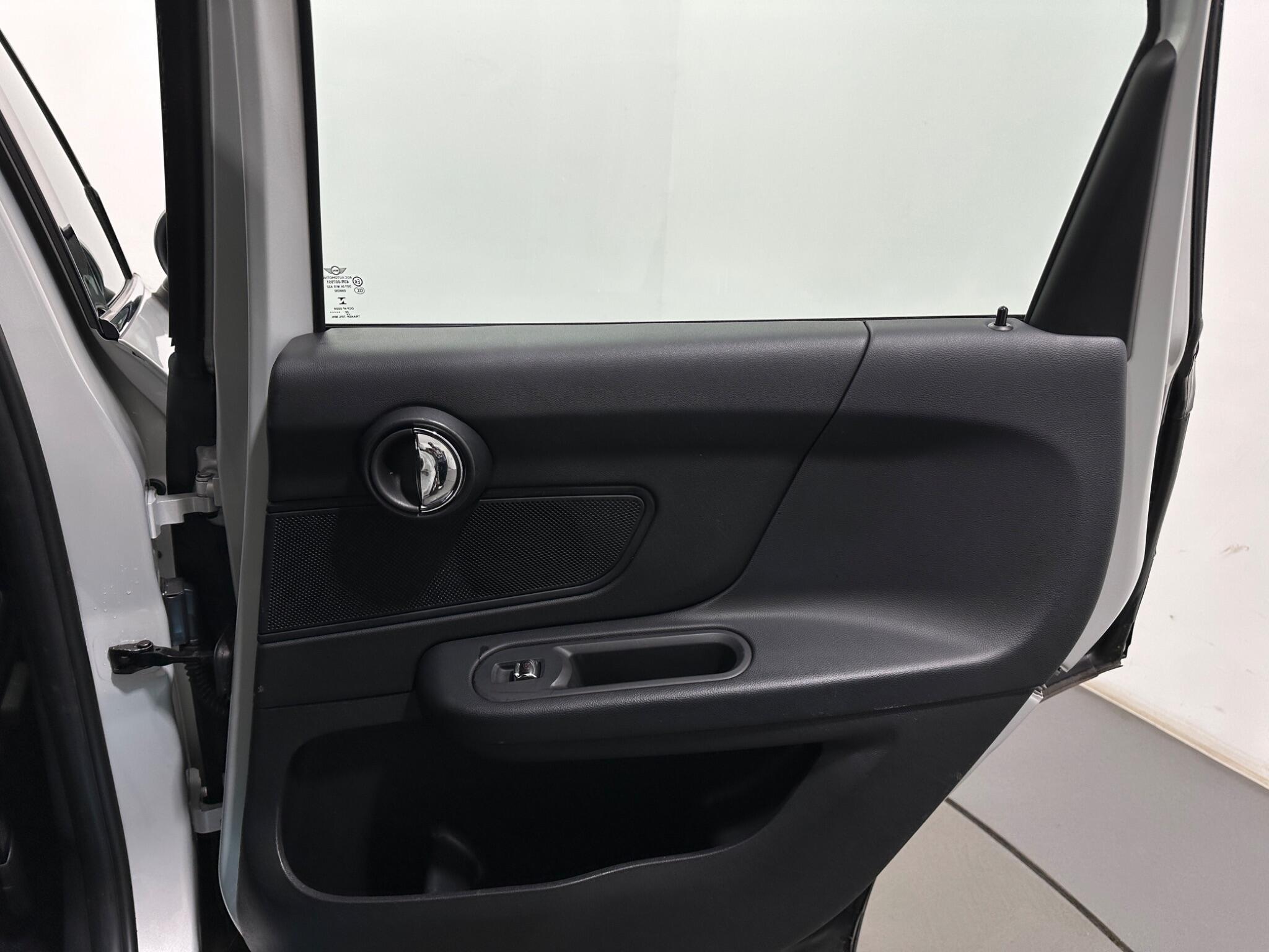 Mini Countryman view 44