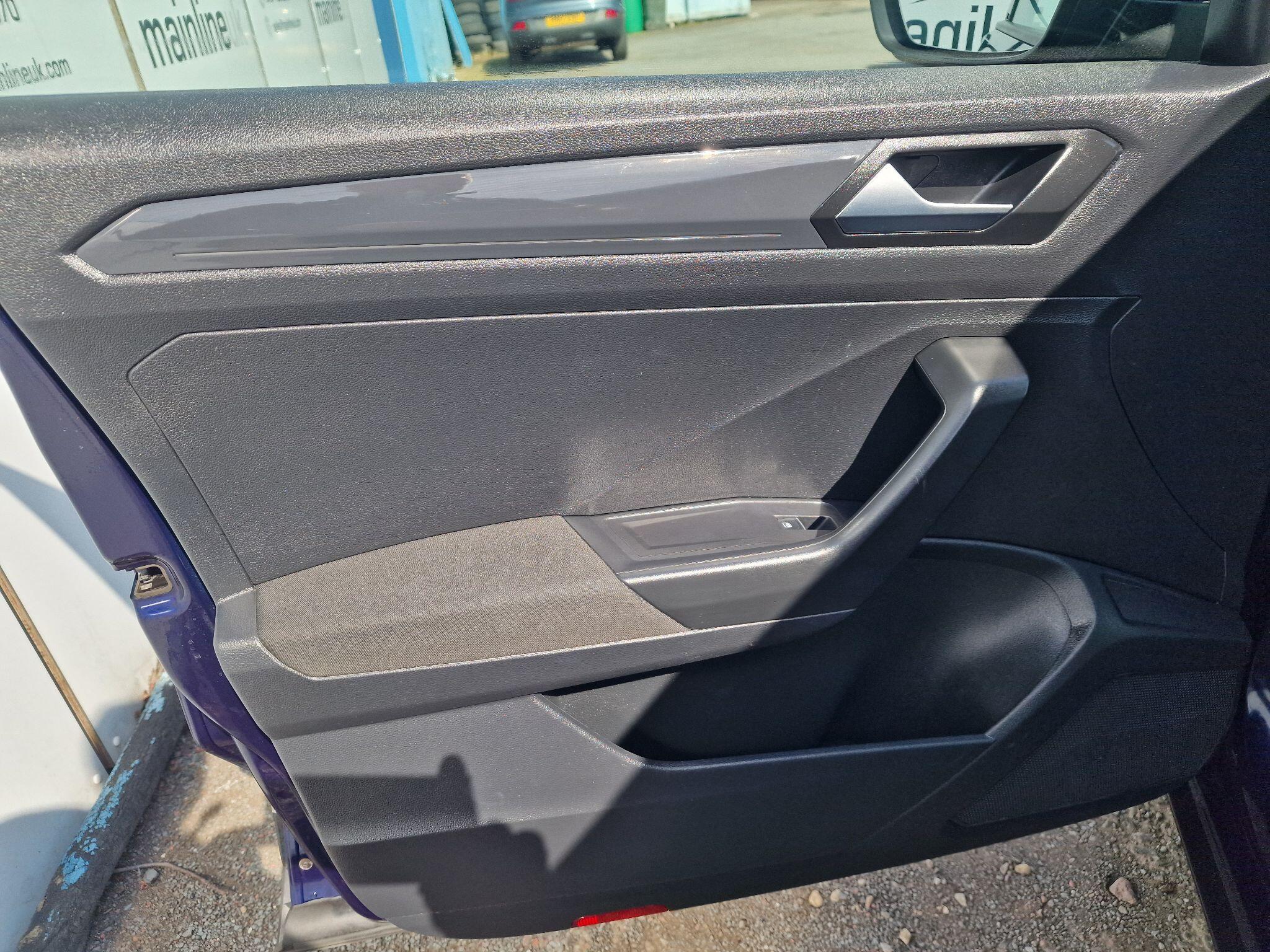 Volkswagen T-Roc view 47
