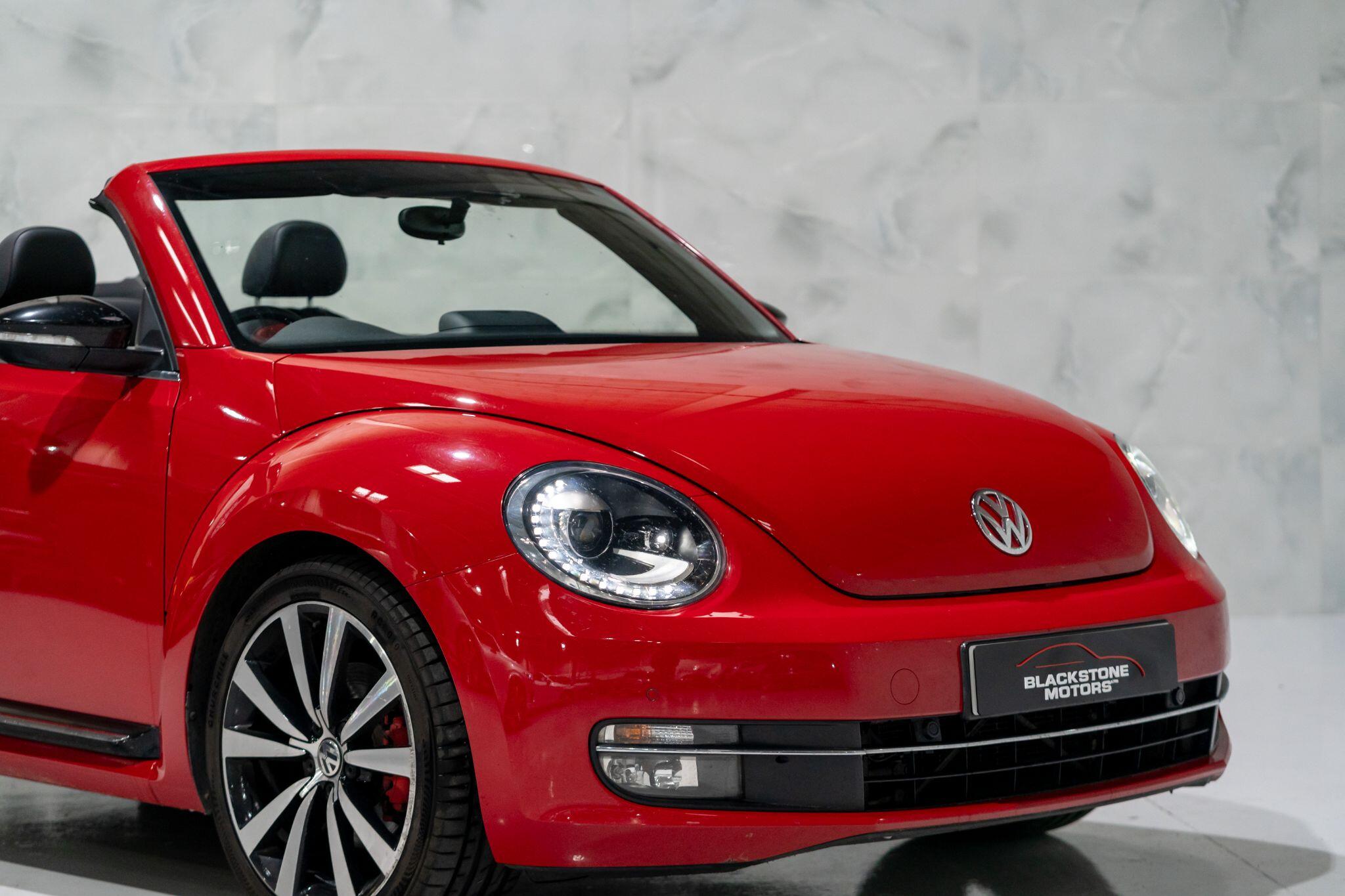 Volkswagen Beetle view 9