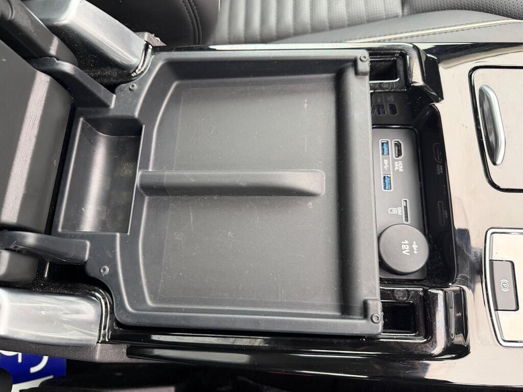 Land Rover Discovery view 52