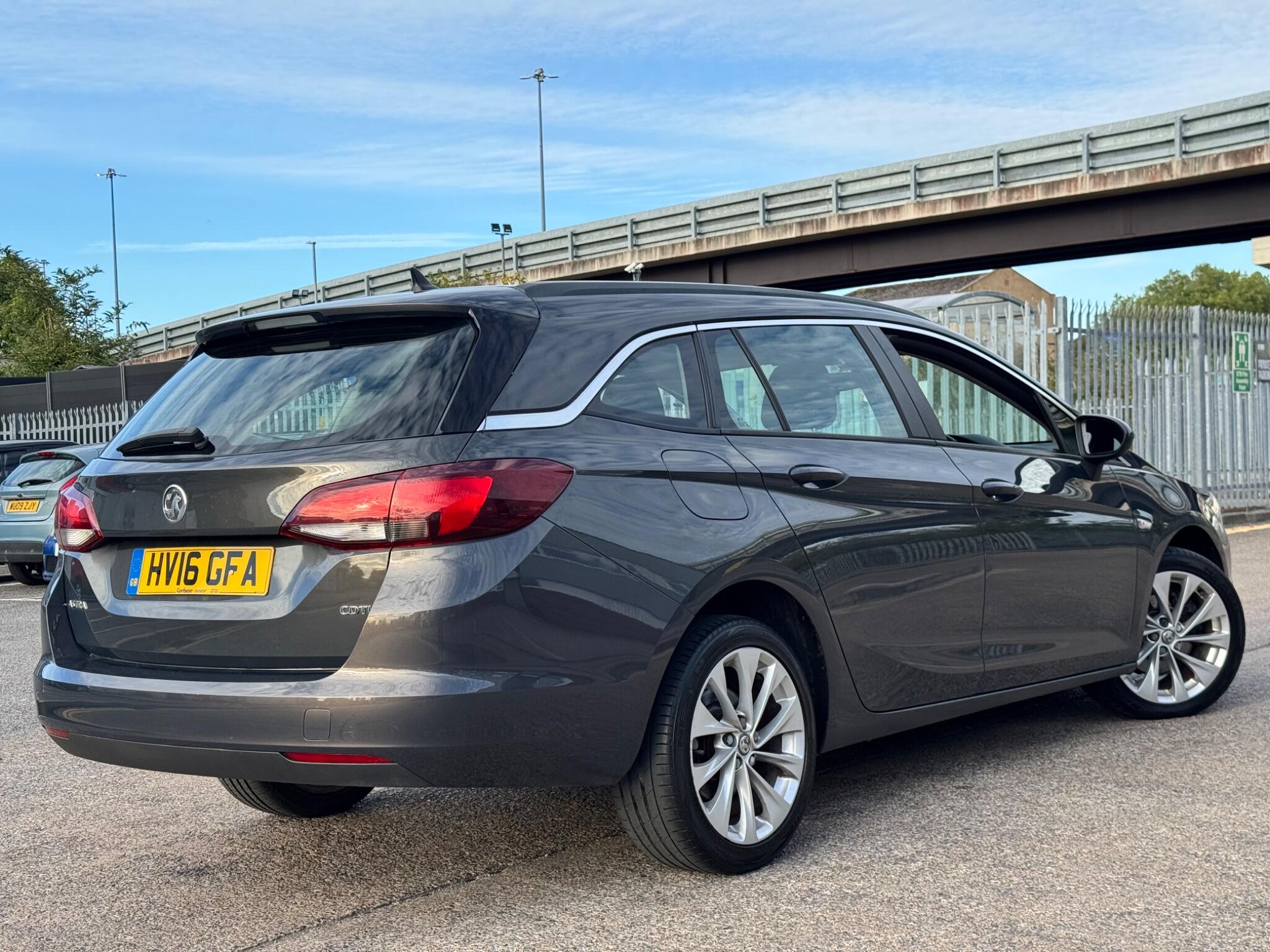 Vauxhall Astra view 14