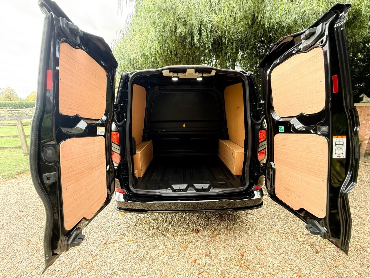 Ford Transit Custom view 11