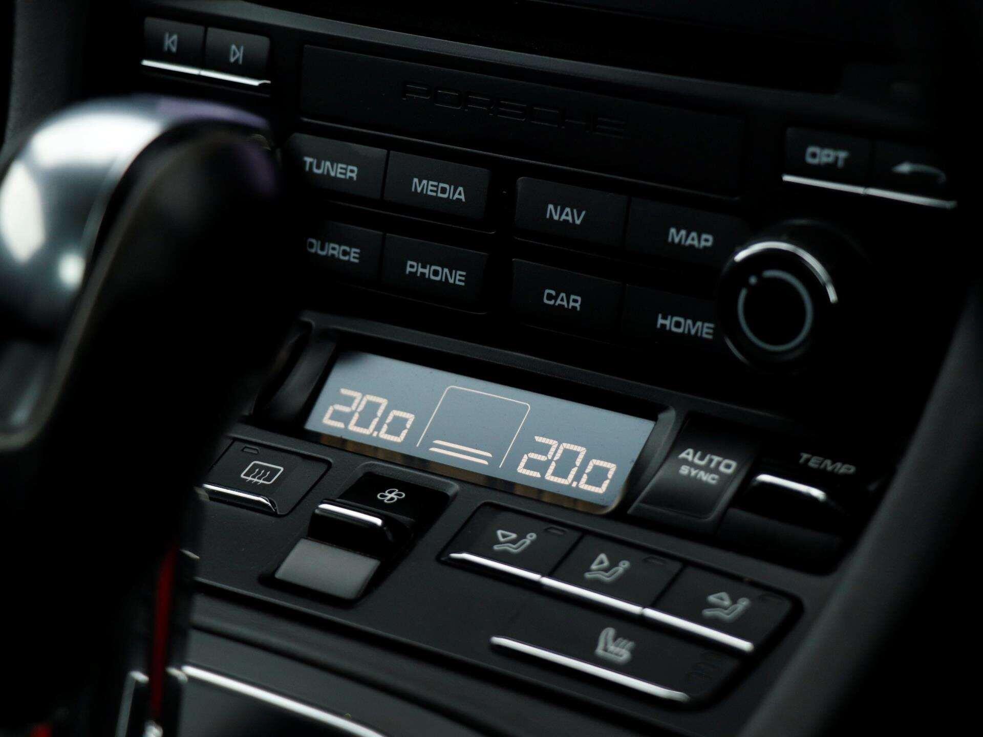 Porsche 911 view 16