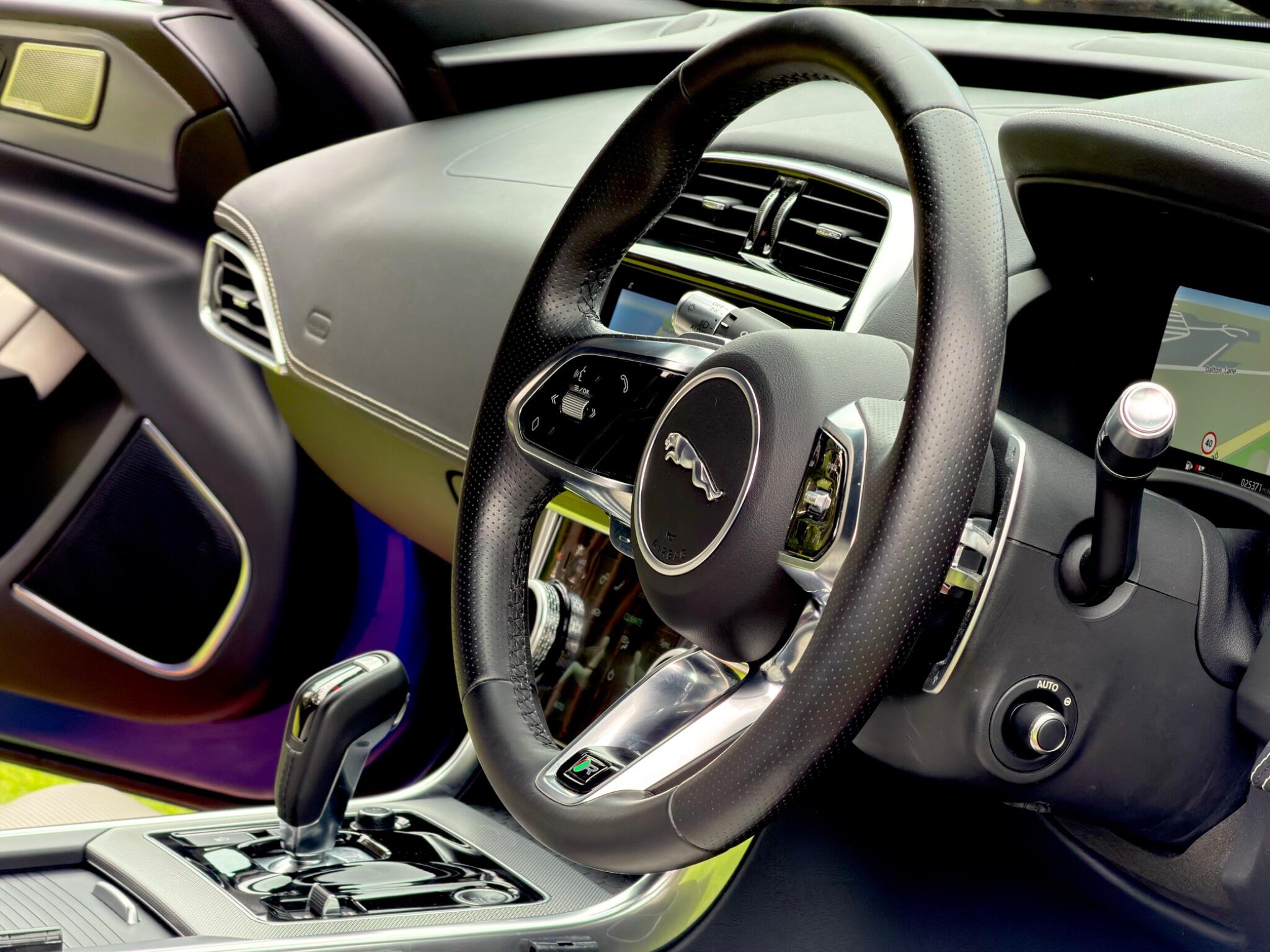 Jaguar Xe view 3