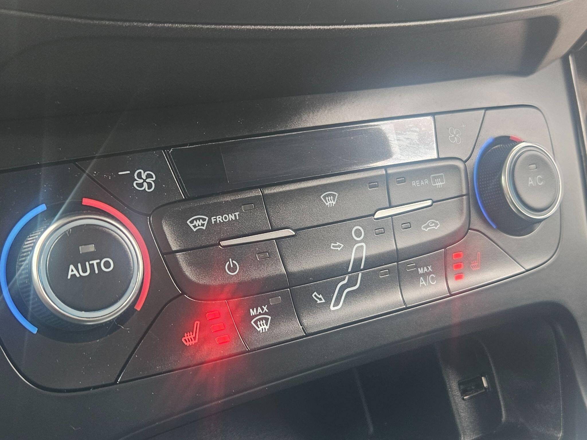 2017 Ford Focus image 30