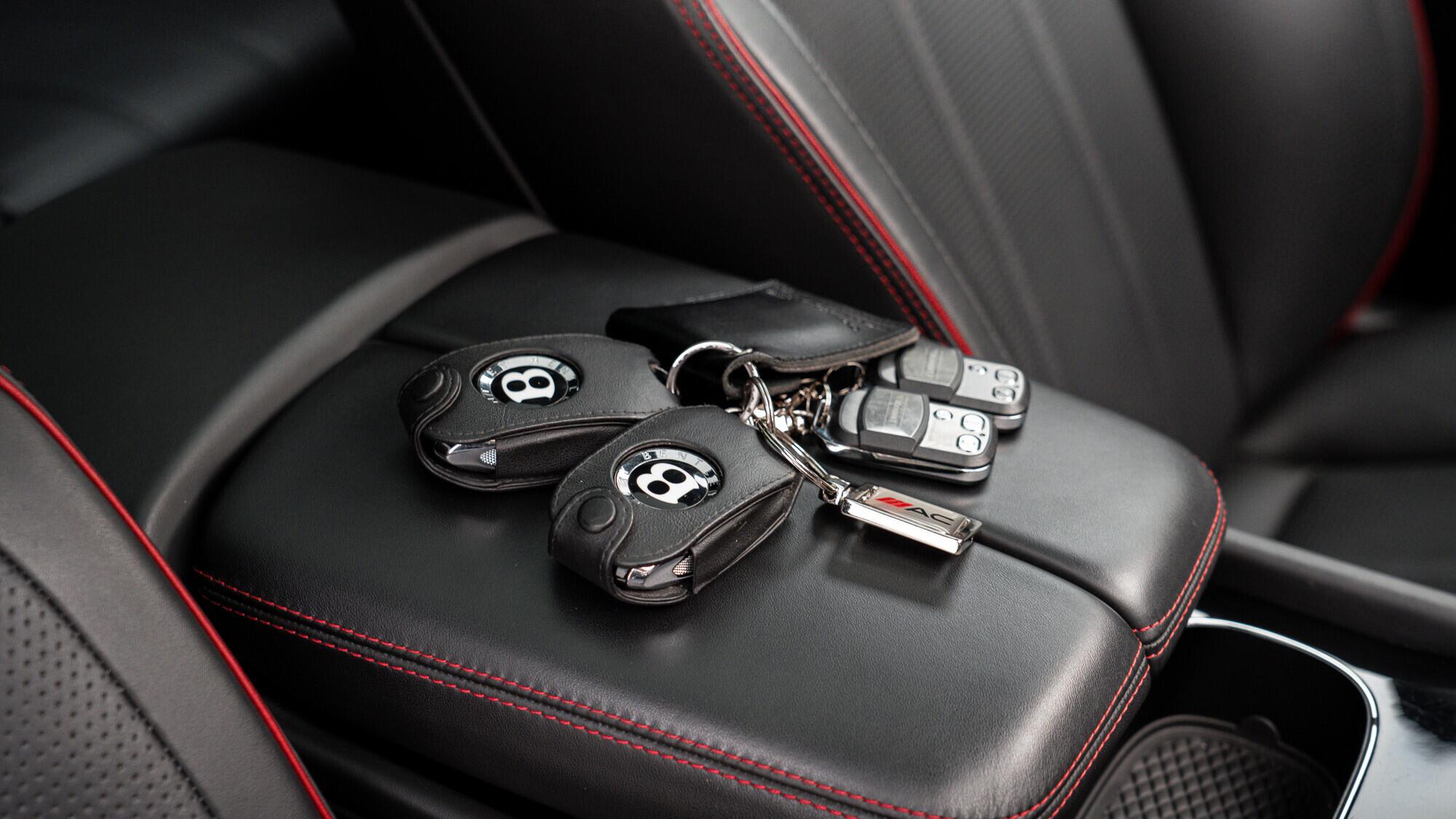Bentley Bentayga view 90