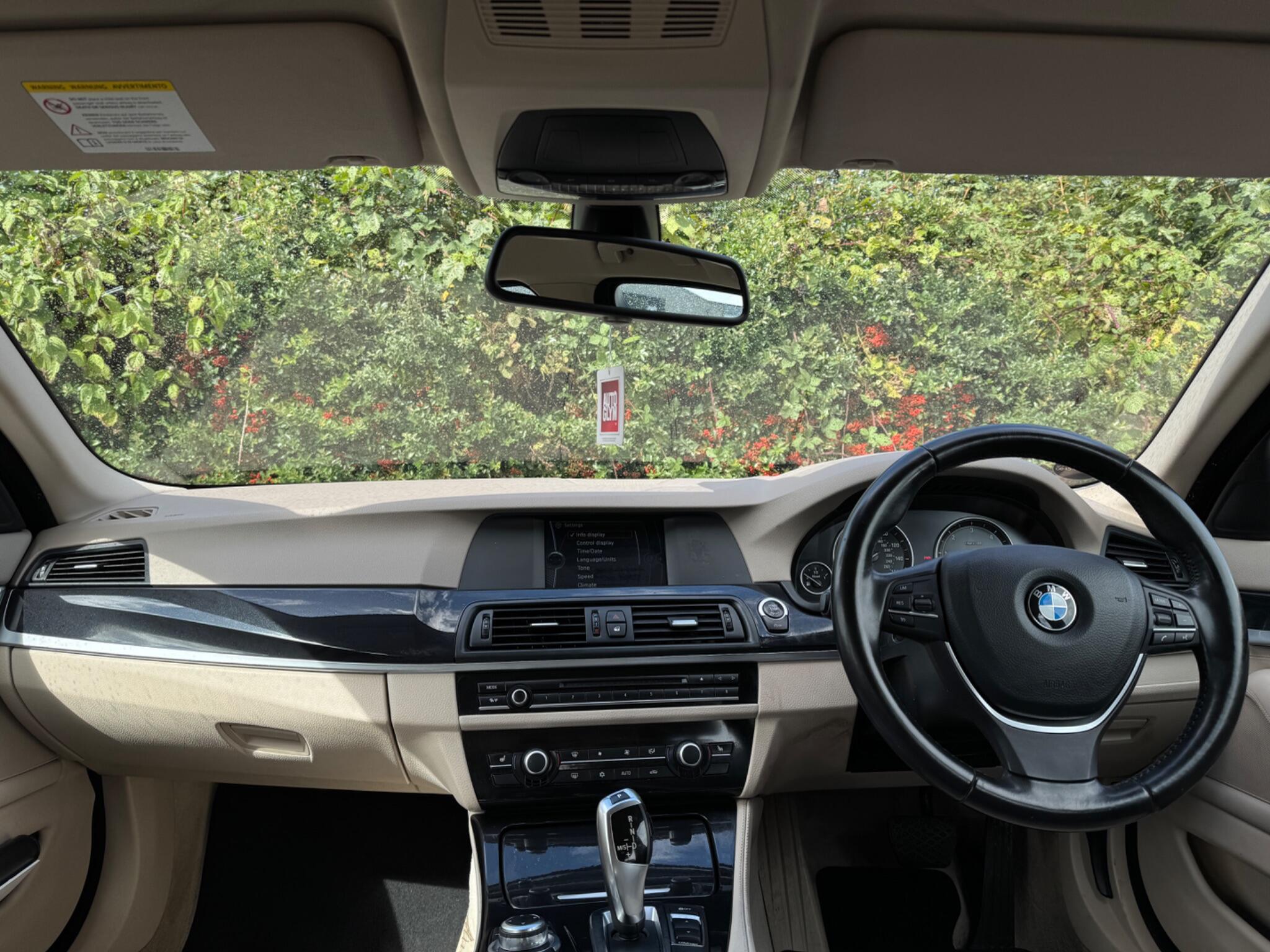 BMW 5 Series view 13