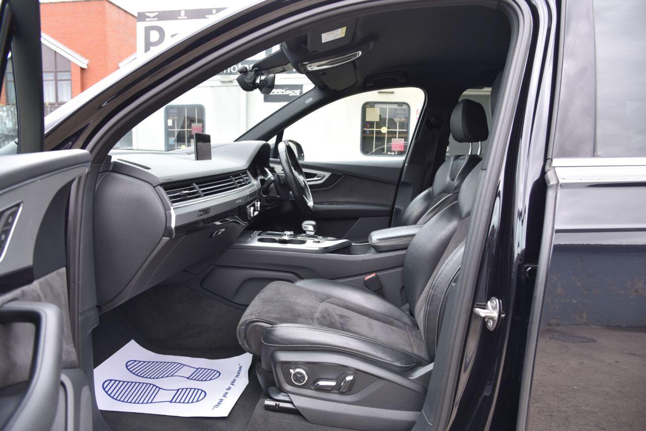Audi Q7 view 21