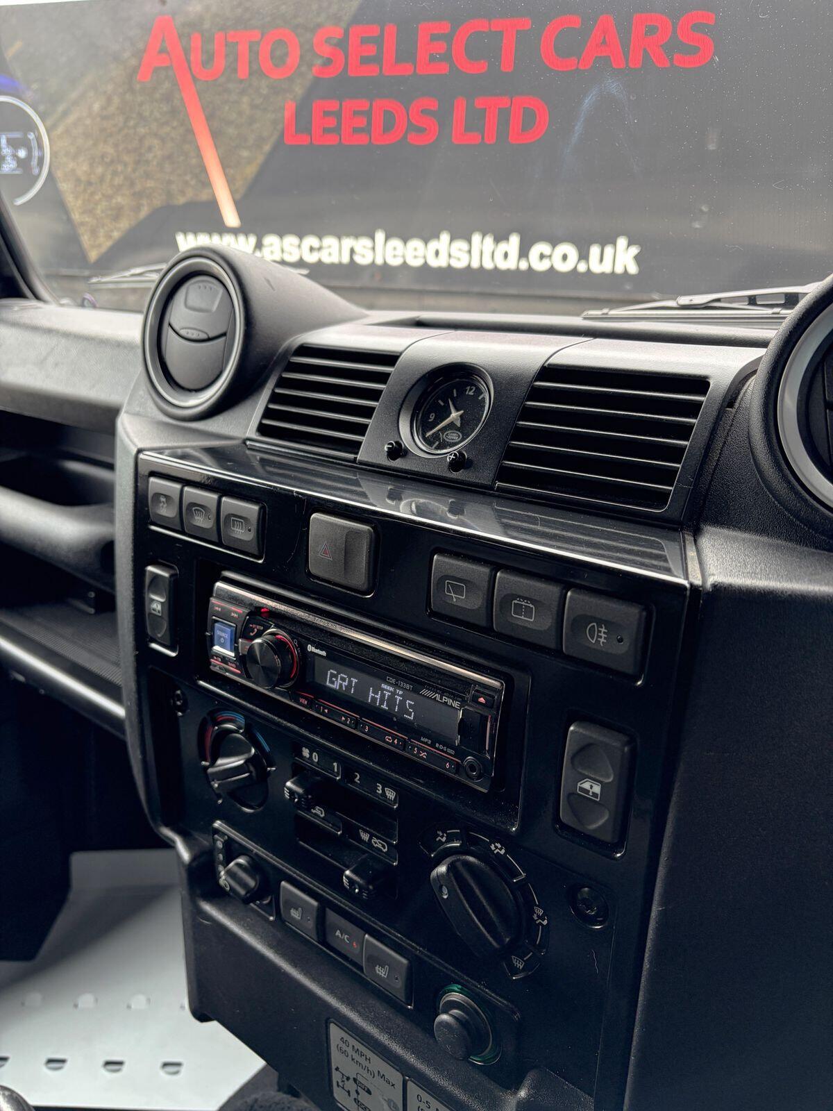 Land Rover Defender view 19