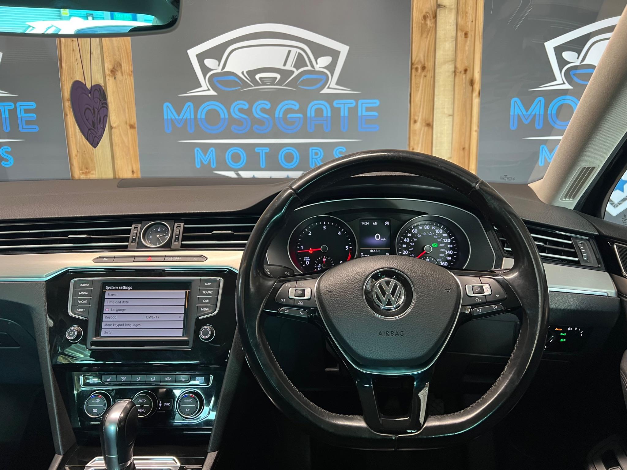 Volkswagen Passat view 20