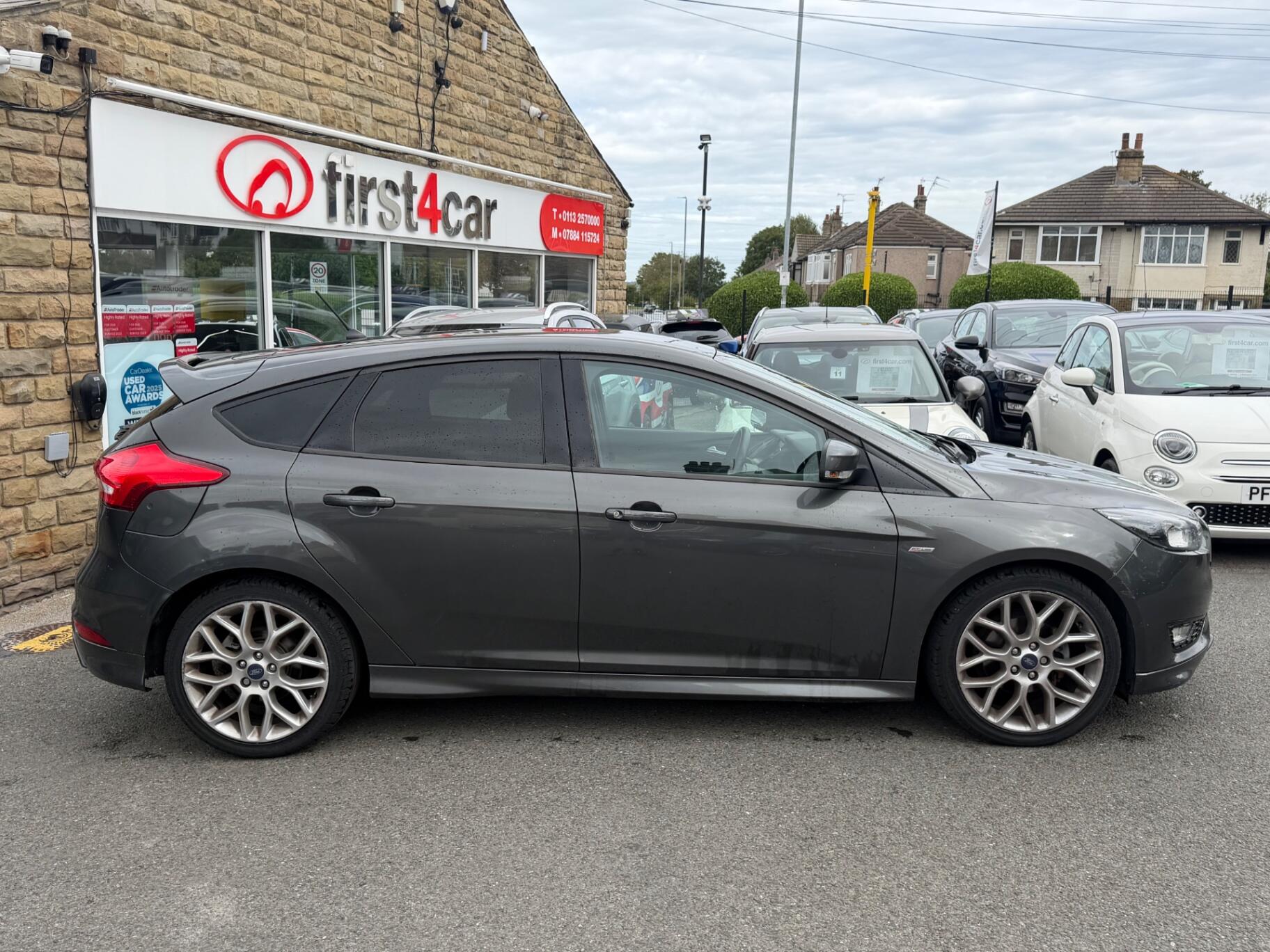 Ford Focus view 9