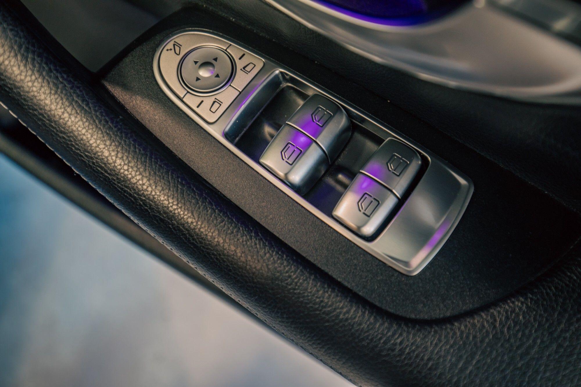 Mercedes-Benz E-Class view 8