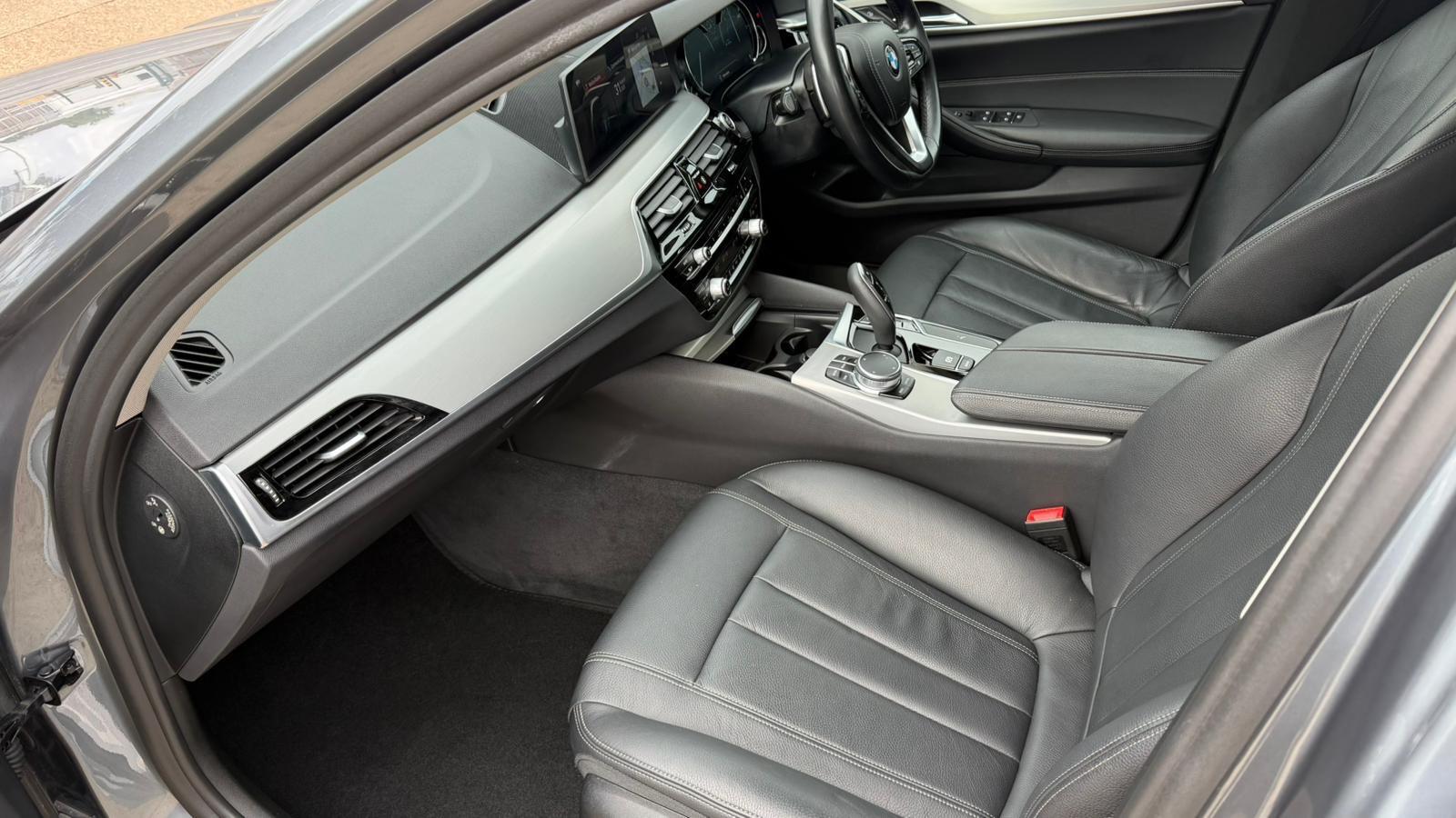 BMW 5 Series view 11