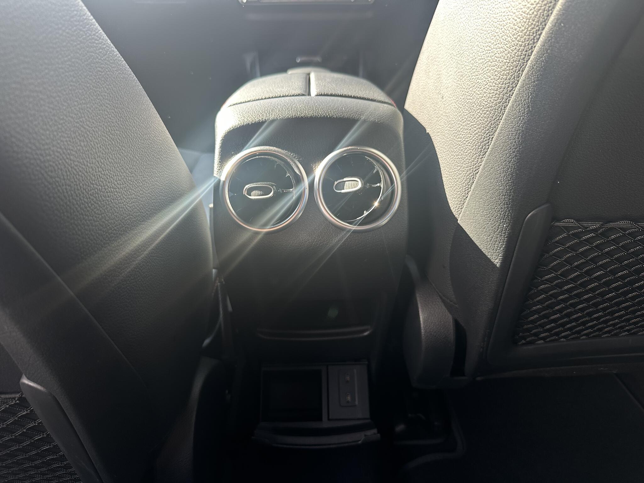 Mercedes-Benz EQB view 32