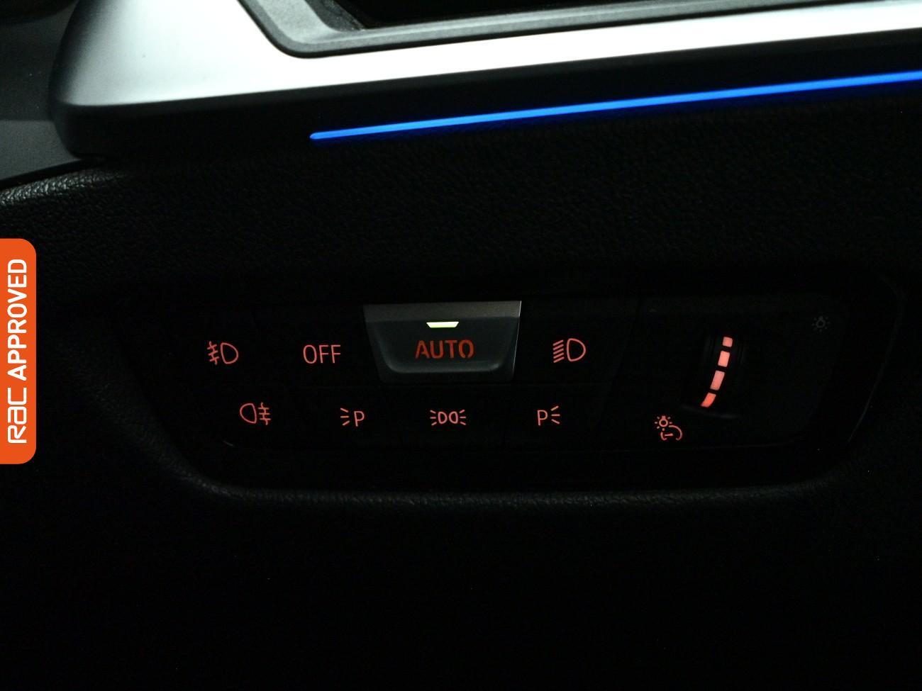 BMW 3 Series view 24