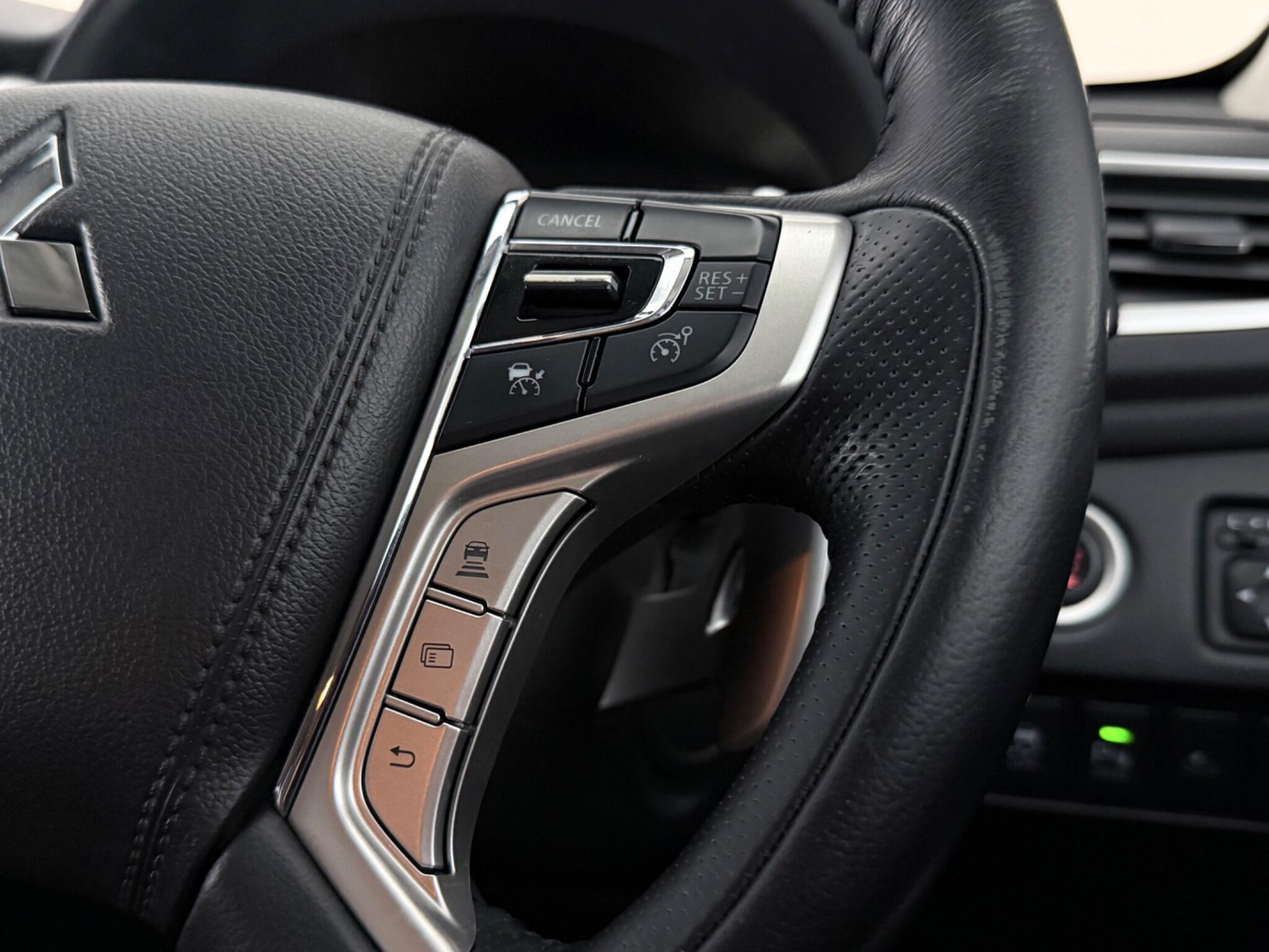 Mitsubishi Shogun Sport view 14