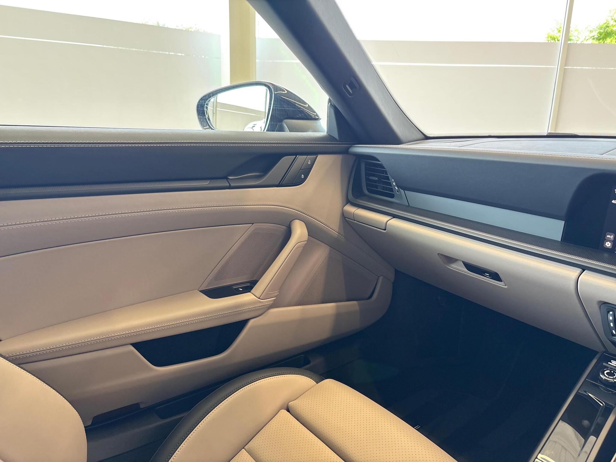 Porsche 911 view 49