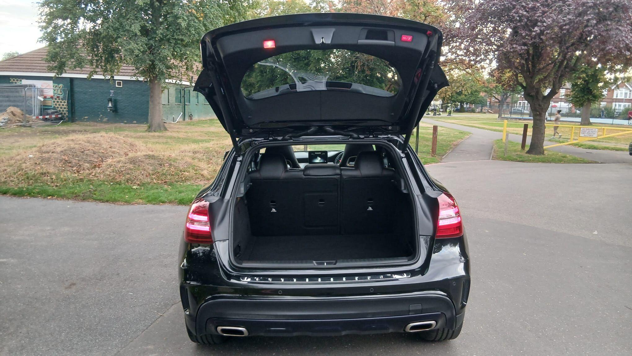 Mercedes-Benz Gla view 54