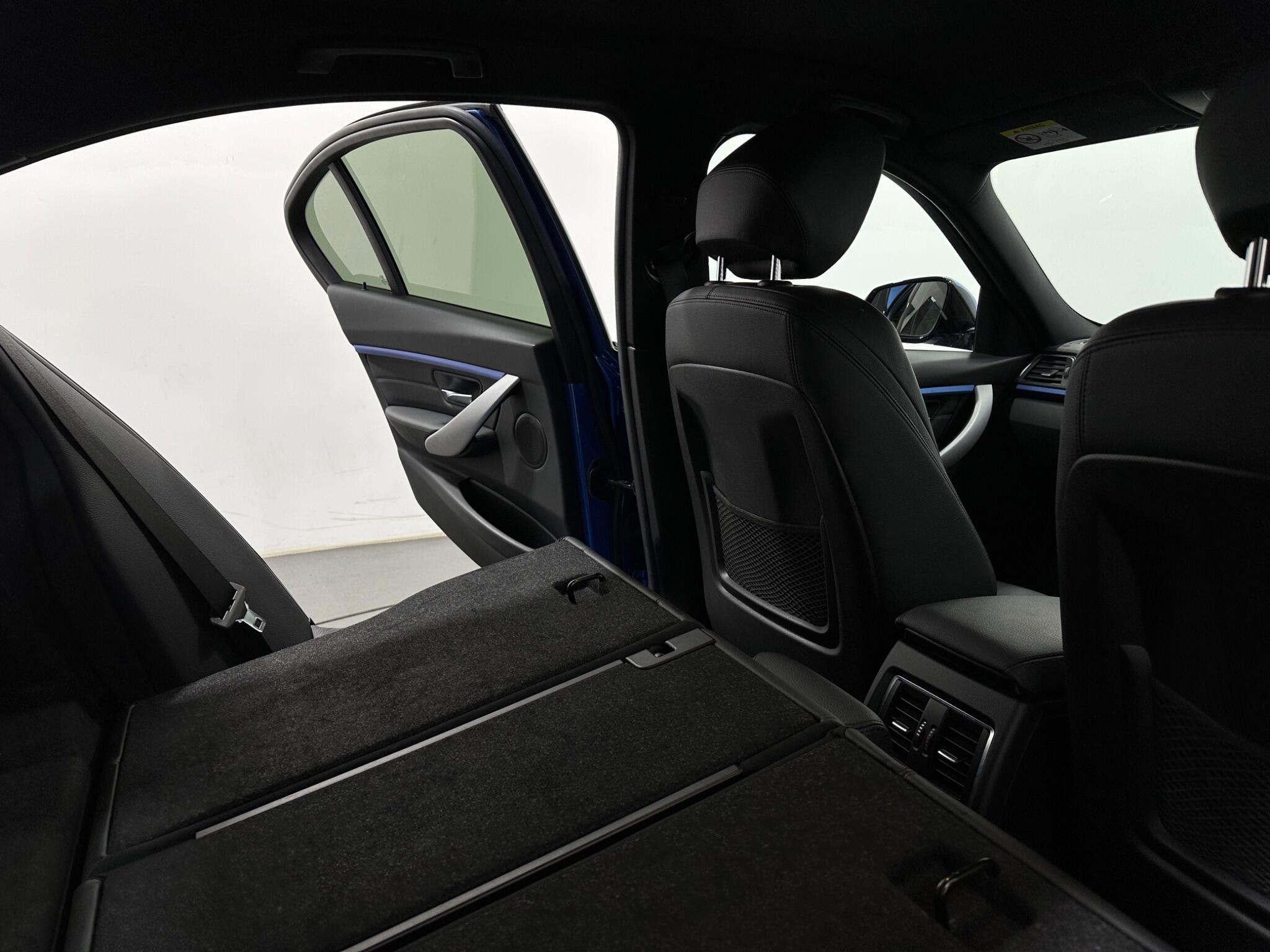 BMW 3 Series view 44